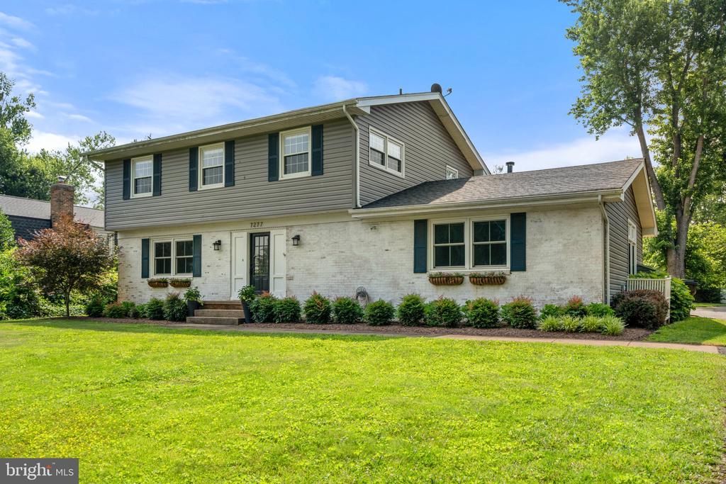 7277 MOSBY DR, WARRENTON, Virginia, 5 Bedrooms Bedrooms, ,3 BathroomsBathrooms,Residential,7277 MOSBY DR,VAFQ2017106 MLS # VAFQ2017106