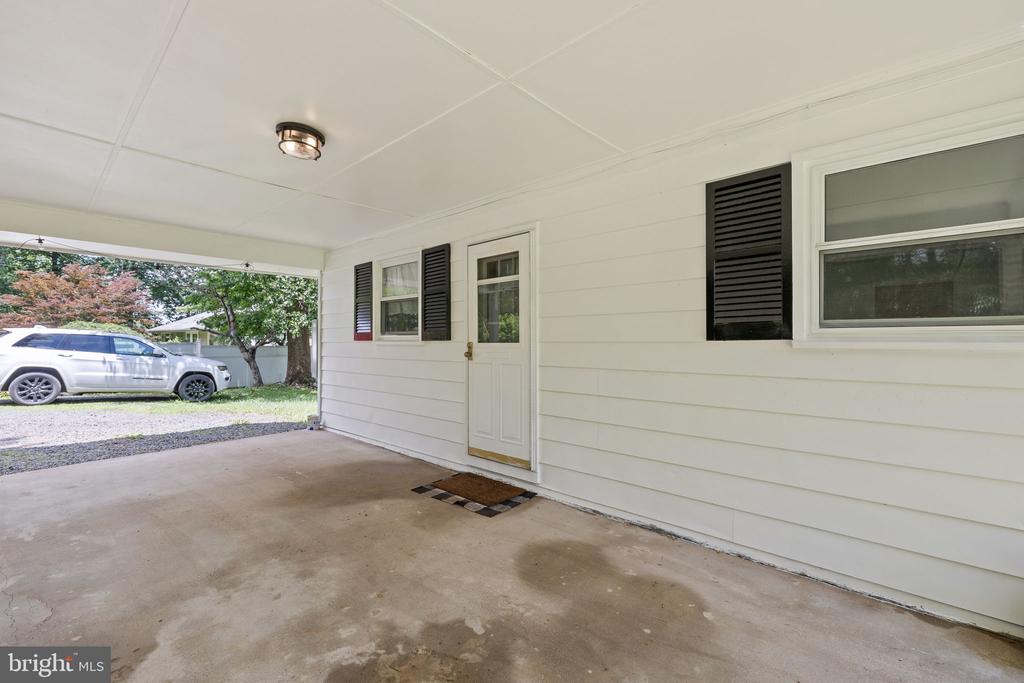 6511 BRIGGS RD, WARRENTON, Virginia, 5 Bedrooms Bedrooms, ,3 BathroomsBathrooms,Residential,6511 BRIGGS RD,VAFQ2017084 MLS # VAFQ2017084