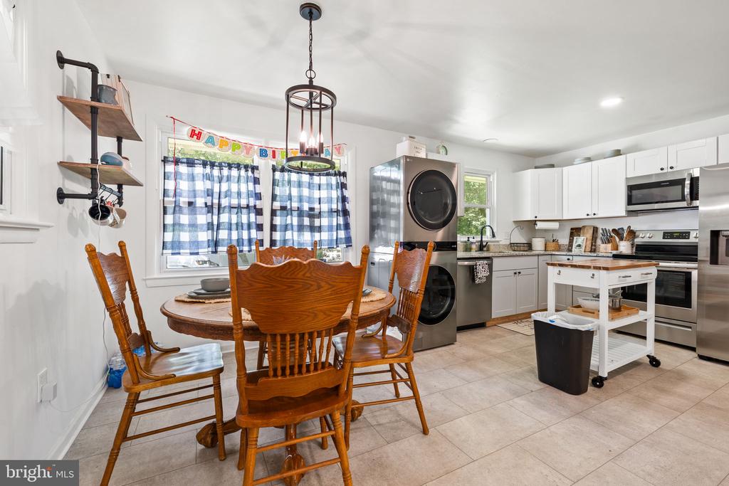 6511 BRIGGS RD, WARRENTON, Virginia, 5 Bedrooms Bedrooms, ,3 BathroomsBathrooms,Residential,6511 BRIGGS RD,VAFQ2017084 MLS # VAFQ2017084