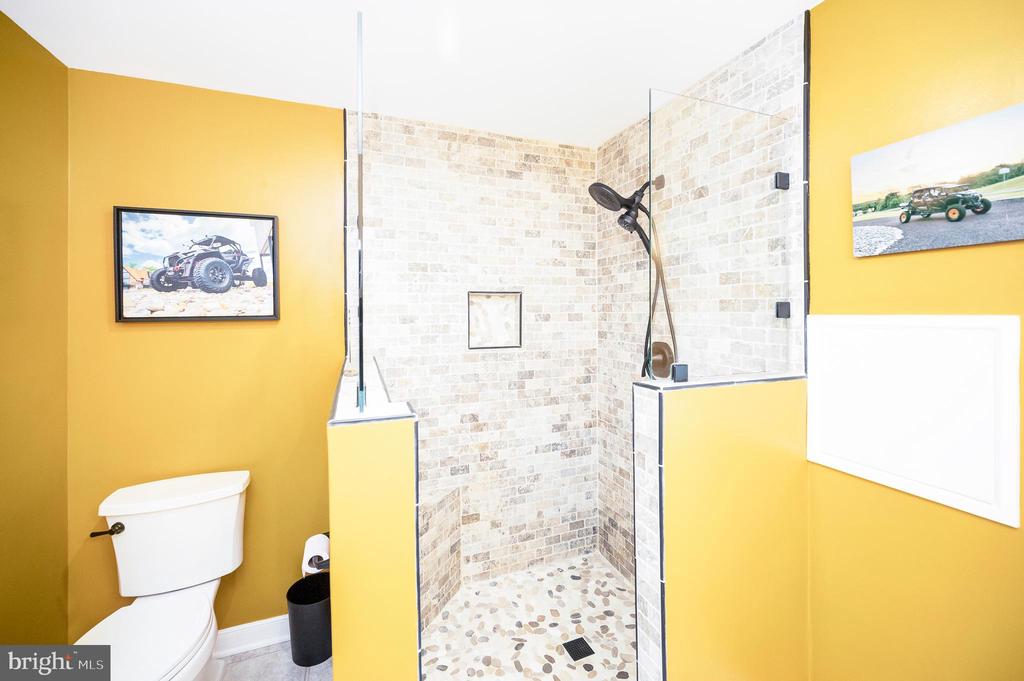 6833 LAKE POINTE DR, MINERAL, Virginia 23117, 3 Bedrooms Bedrooms, ,3 BathroomsBathrooms,Residential,6833 LAKE POINTE DR,VASP2034064 MLS # VASP2034064