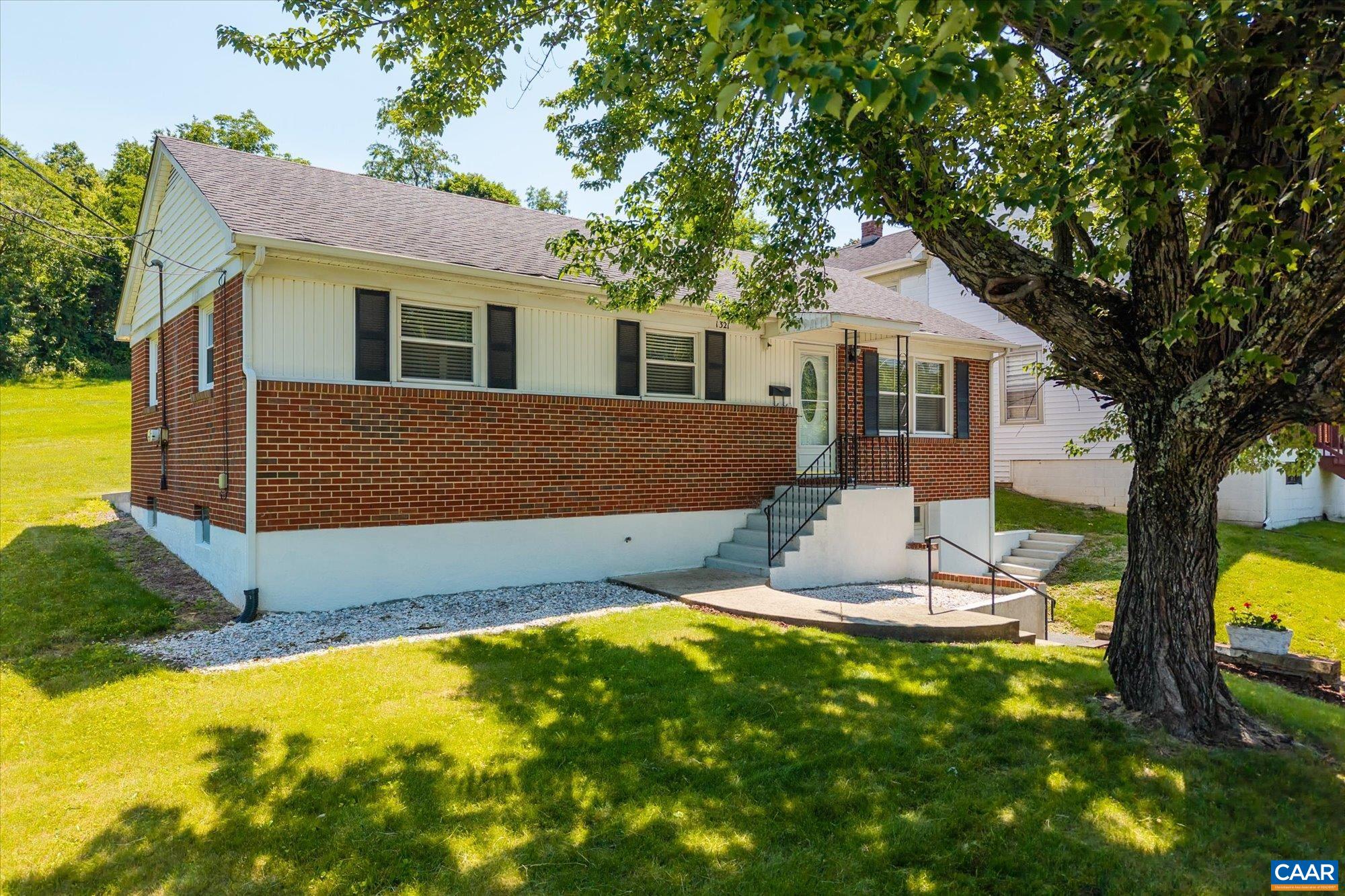 1321 E MAIN ST, WAYNESBORO, Virginia 22980, 3 Bedrooms Bedrooms, ,1 BathroomBathrooms,Residential,1321 E MAIN ST,665517 MLS # 665517