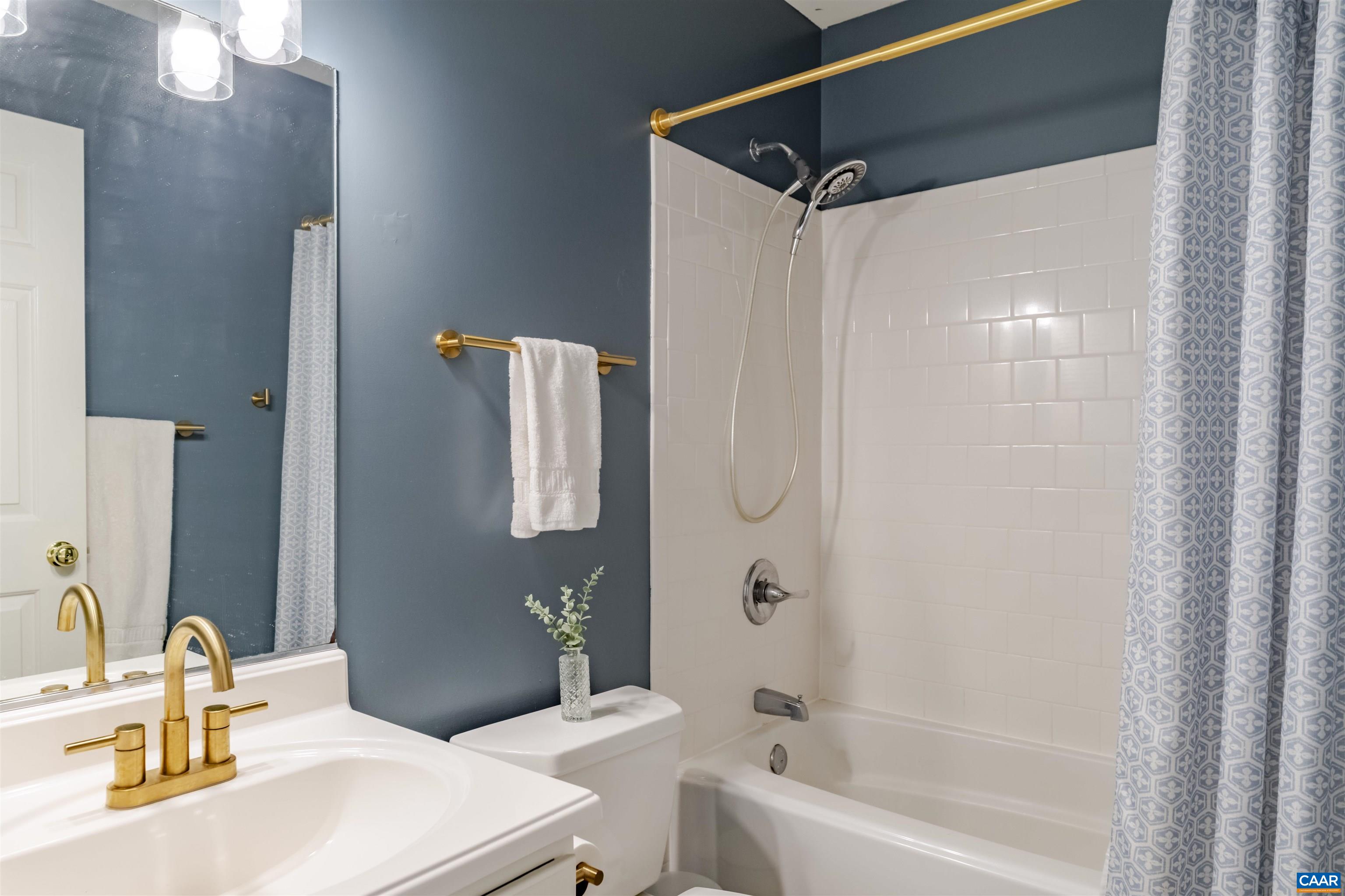 1470 WILLOW LAKE DR, CHARLOTTESVILLE, Virginia 22902, 3 Bedrooms Bedrooms, ,2 BathroomsBathrooms,Residential,1470 WILLOW LAKE DR,665940 MLS # 665940