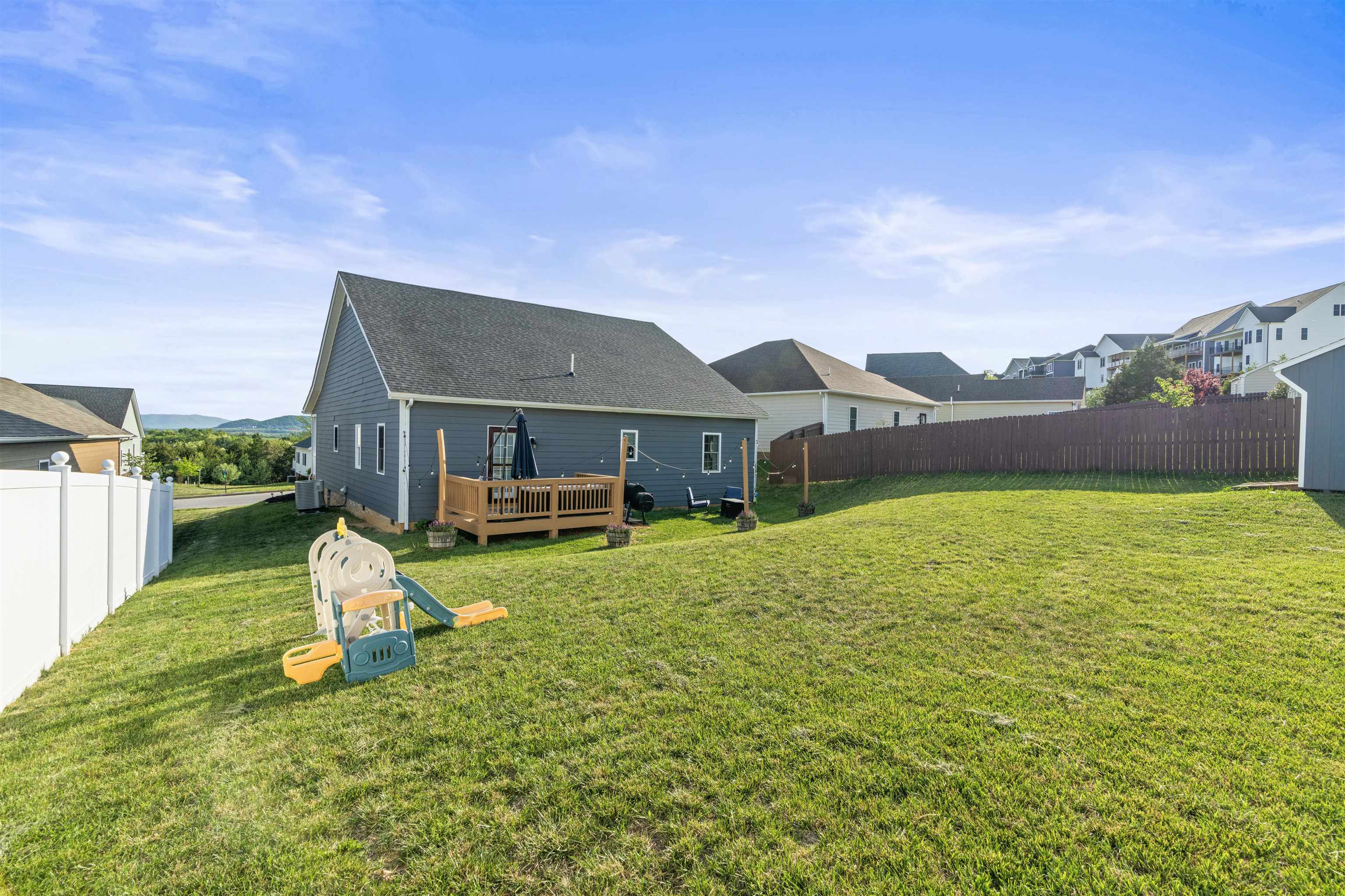 109 BEAUREGARD DR, STAUNTON, Virginia 24401, 3 Bedrooms Bedrooms, ,2 BathroomsBathrooms,Residential,109 BEAUREGARD DR,665946 MLS # 665946