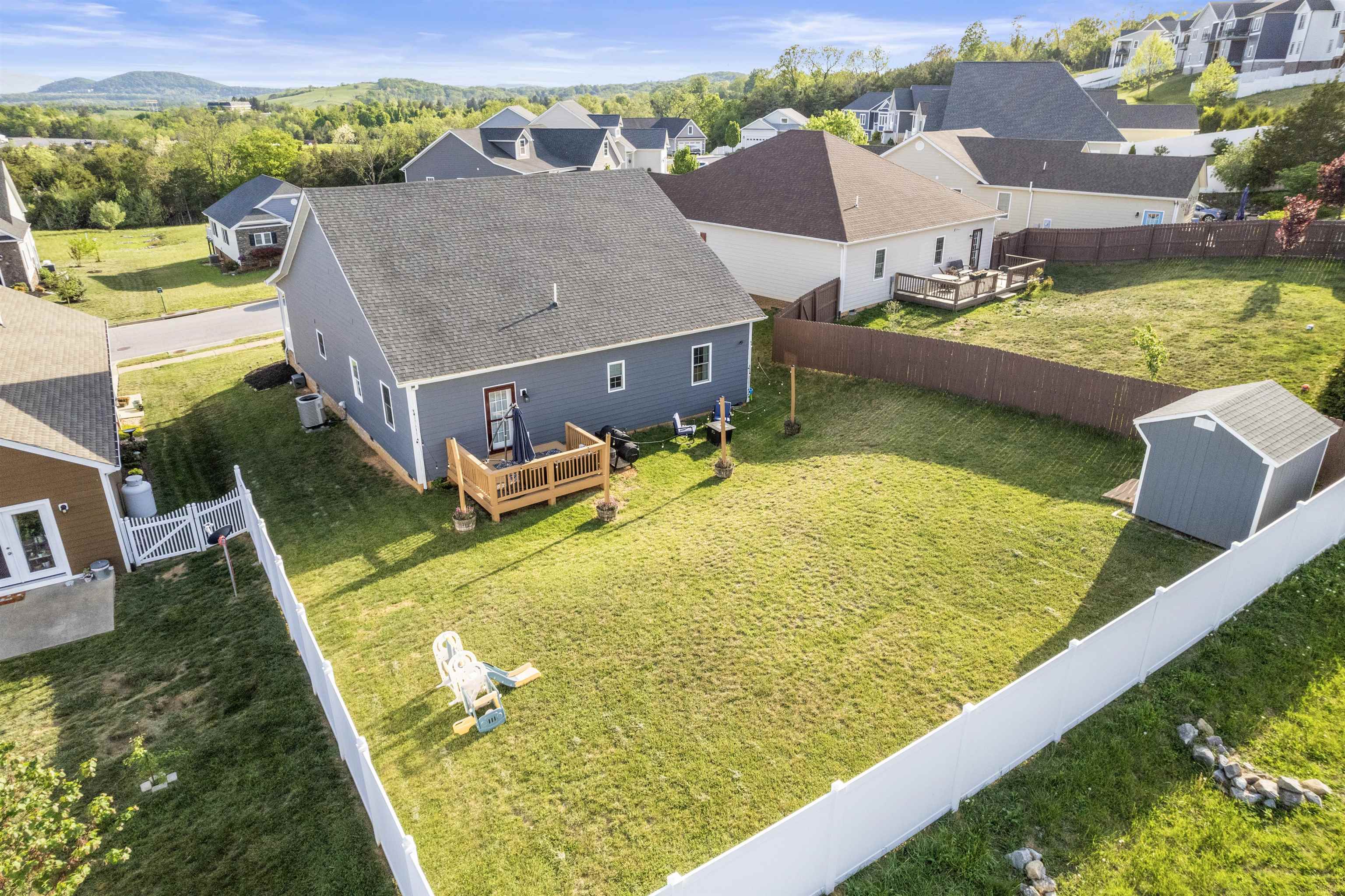 109 BEAUREGARD DR, STAUNTON, Virginia 24401, 3 Bedrooms Bedrooms, ,2 BathroomsBathrooms,Residential,109 BEAUREGARD DR,665946 MLS # 665946