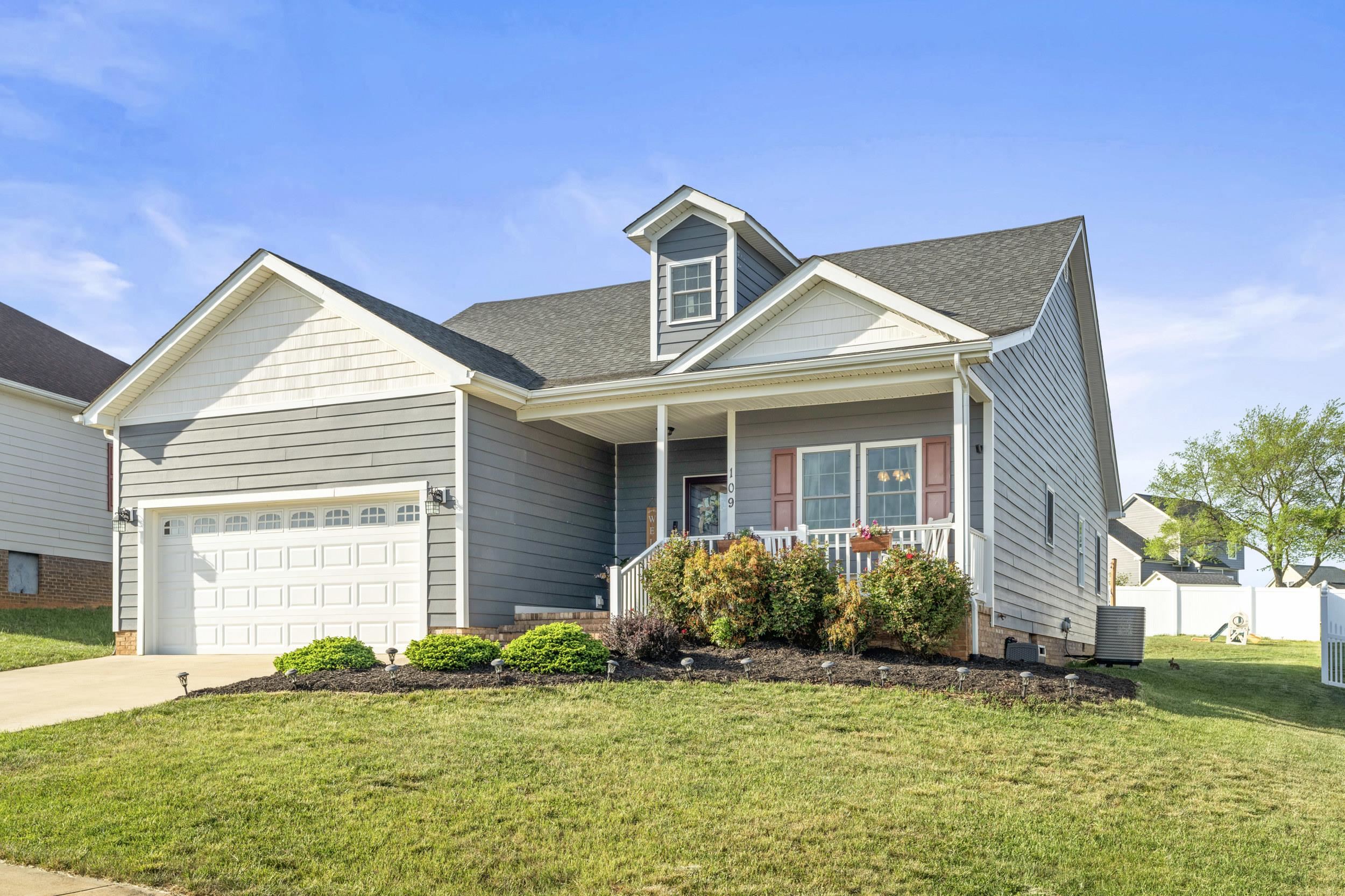109 BEAUREGARD DR, STAUNTON, Virginia 24401, 3 Bedrooms Bedrooms, ,2 BathroomsBathrooms,Residential,109 BEAUREGARD DR,665946 MLS # 665946