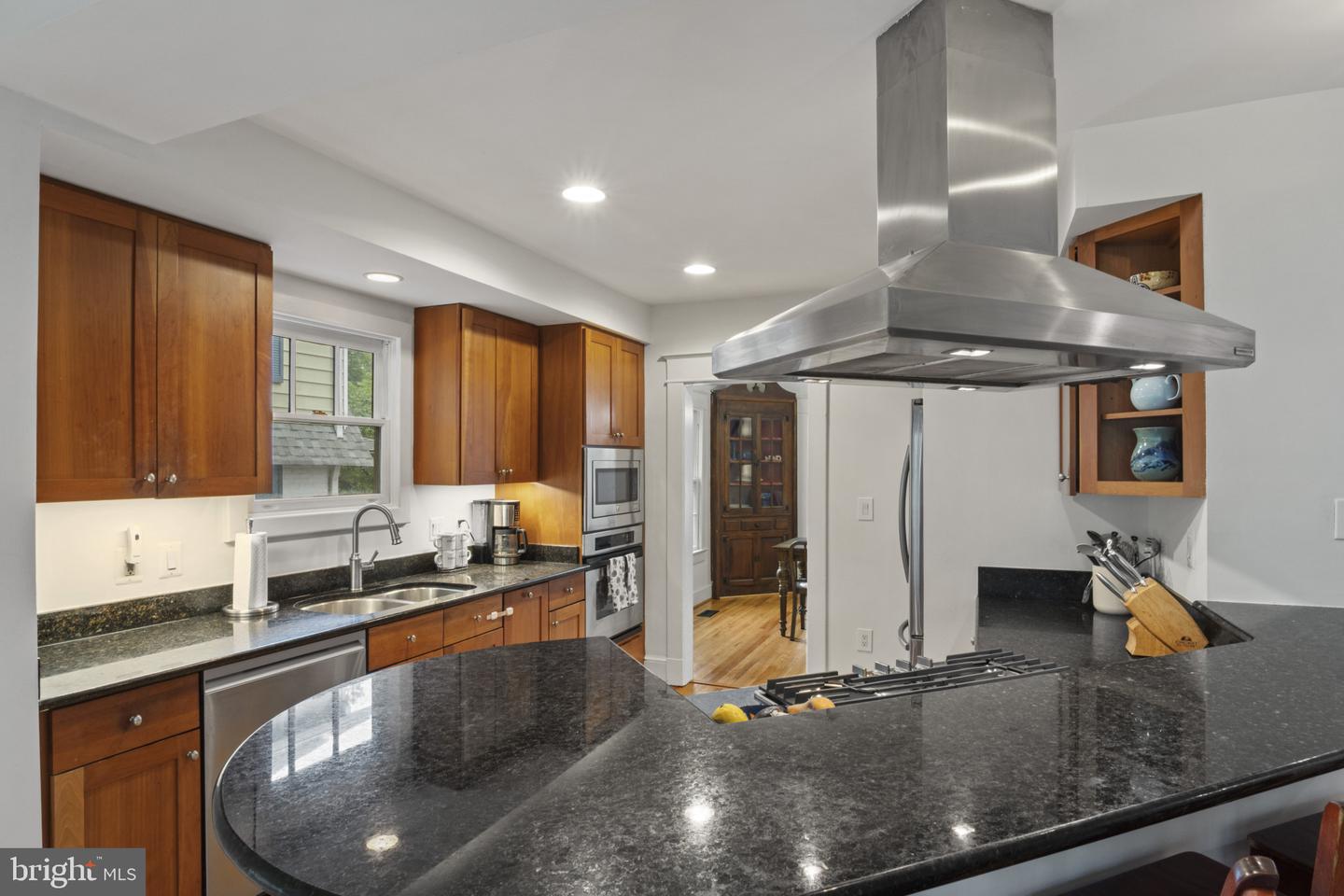 20 E BELLEFONTE AVE, ALEXANDRIA, Virginia 22301, 4 Bedrooms Bedrooms, ,2 BathroomsBathrooms,Residential,For sale,20 E BELLEFONTE AVE,VAAX2046564 MLS # VAAX2046564