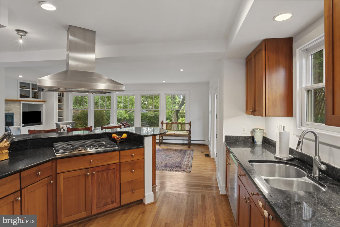 20 E BELLEFONTE AVE, ALEXANDRIA, Virginia 22301, 4 Bedrooms Bedrooms, ,2 BathroomsBathrooms,Residential,For sale,20 E BELLEFONTE AVE,VAAX2046564 MLS # VAAX2046564