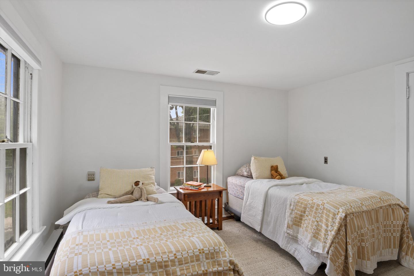 20 E BELLEFONTE AVE, ALEXANDRIA, Virginia 22301, 4 Bedrooms Bedrooms, ,2 BathroomsBathrooms,Residential,For sale,20 E BELLEFONTE AVE,VAAX2046564 MLS # VAAX2046564
