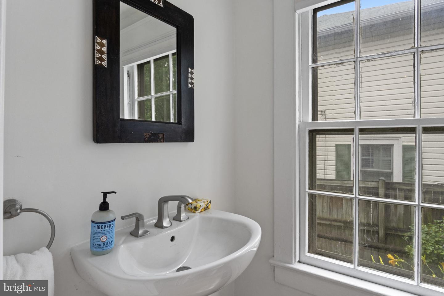 20 E BELLEFONTE AVE, ALEXANDRIA, Virginia 22301, 4 Bedrooms Bedrooms, ,2 BathroomsBathrooms,Residential,For sale,20 E BELLEFONTE AVE,VAAX2046564 MLS # VAAX2046564