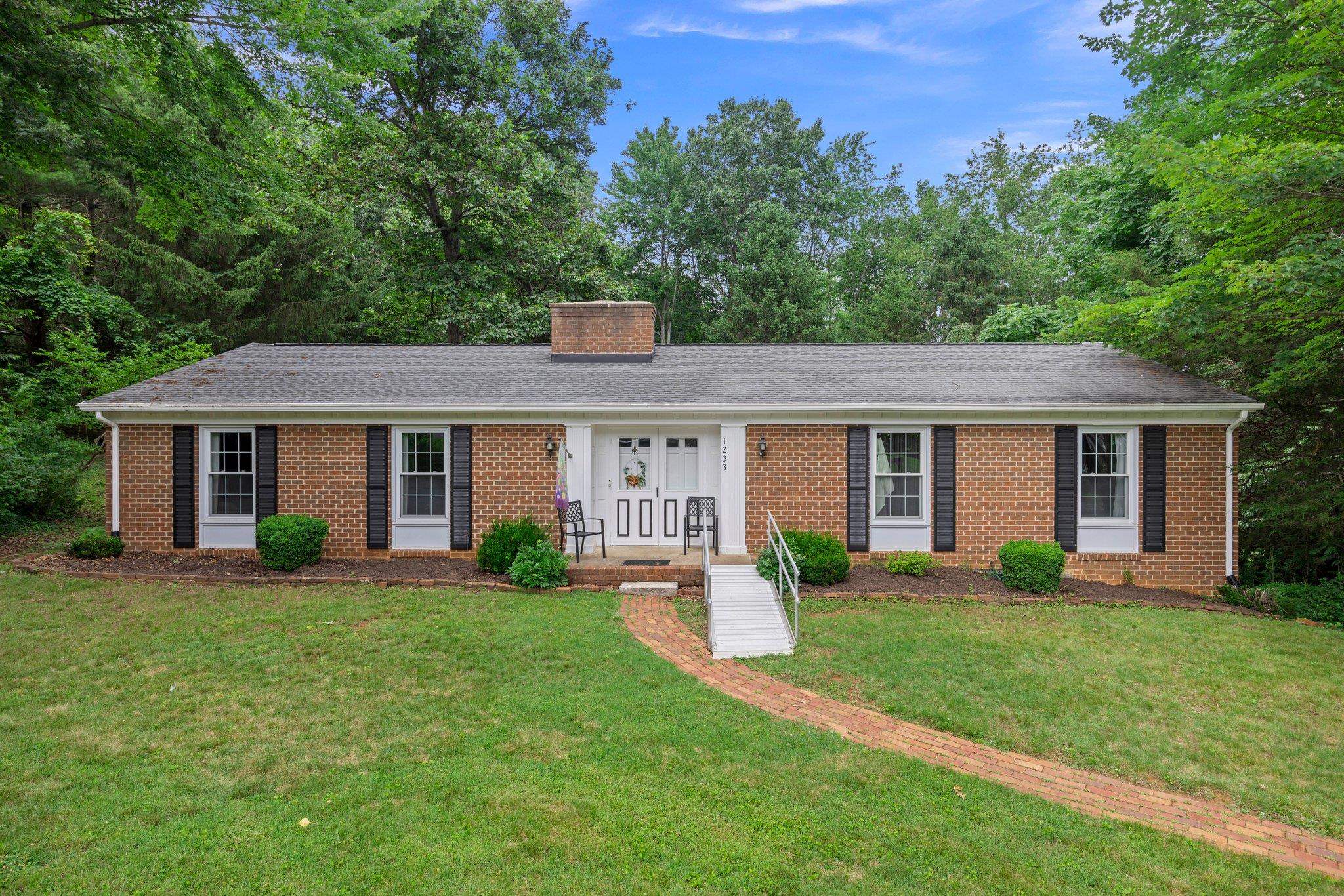 1233 PINEHURST RD, STAUNTON, Virginia 24401, 4 Bedrooms Bedrooms, ,3 BathroomsBathrooms,Residential,1233 PINEHURST RD,665957 MLS # 665957