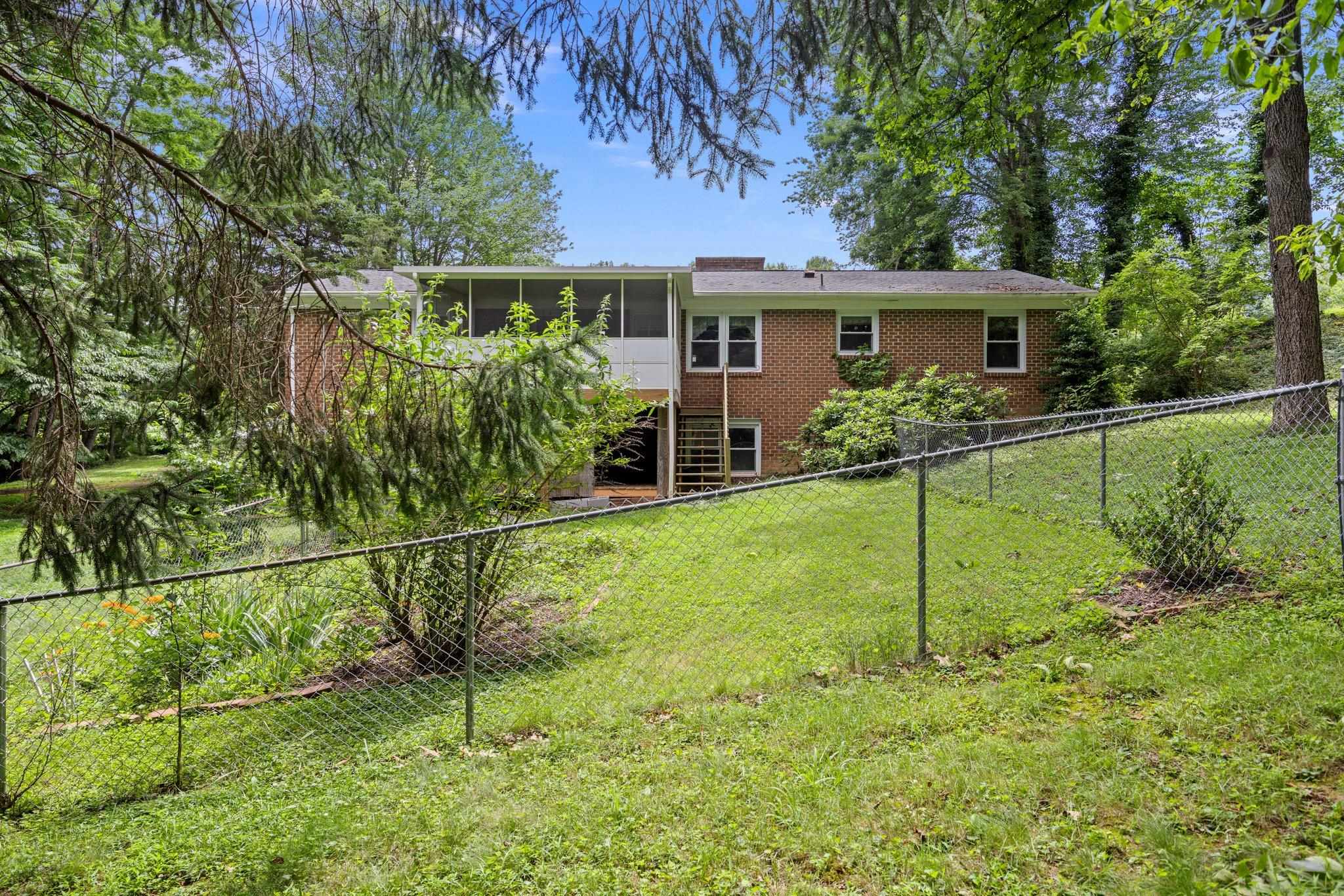 1233 PINEHURST RD, STAUNTON, Virginia 24401, 4 Bedrooms Bedrooms, ,3 BathroomsBathrooms,Residential,1233 PINEHURST RD,665957 MLS # 665957