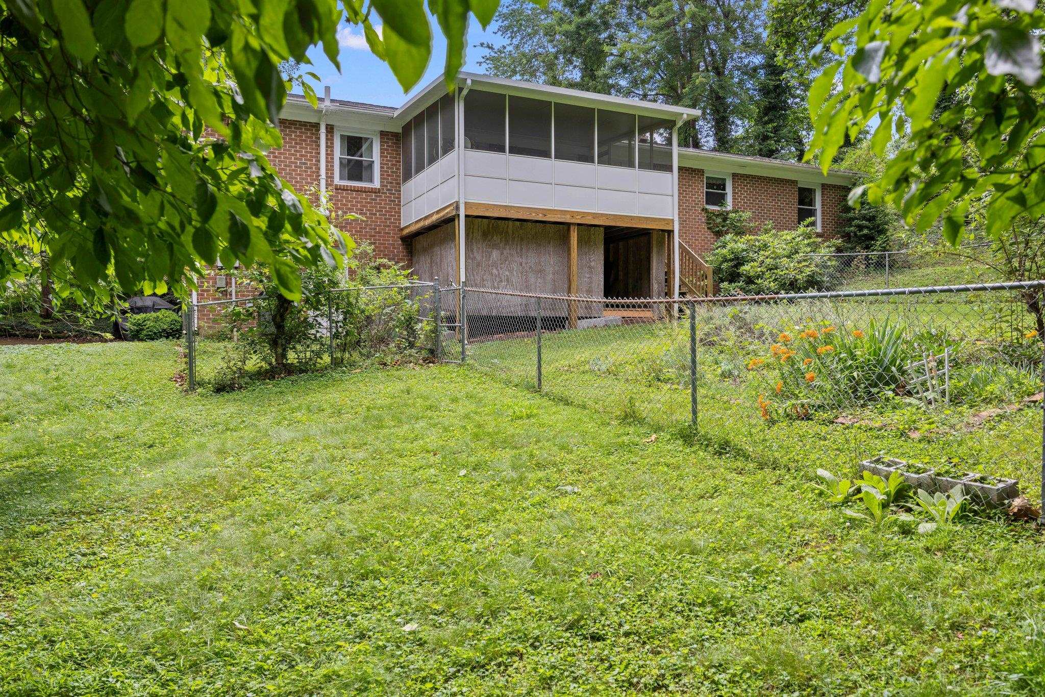 1233 PINEHURST RD, STAUNTON, Virginia 24401, 4 Bedrooms Bedrooms, ,3 BathroomsBathrooms,Residential,1233 PINEHURST RD,665957 MLS # 665957