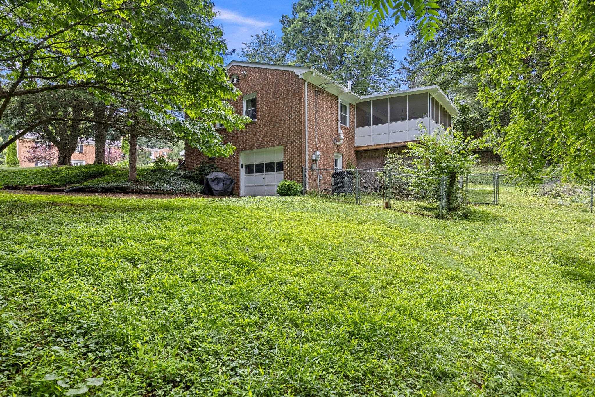 1233 PINEHURST RD, STAUNTON, Virginia 24401, 4 Bedrooms Bedrooms, ,3 BathroomsBathrooms,Residential,1233 PINEHURST RD,665957 MLS # 665957