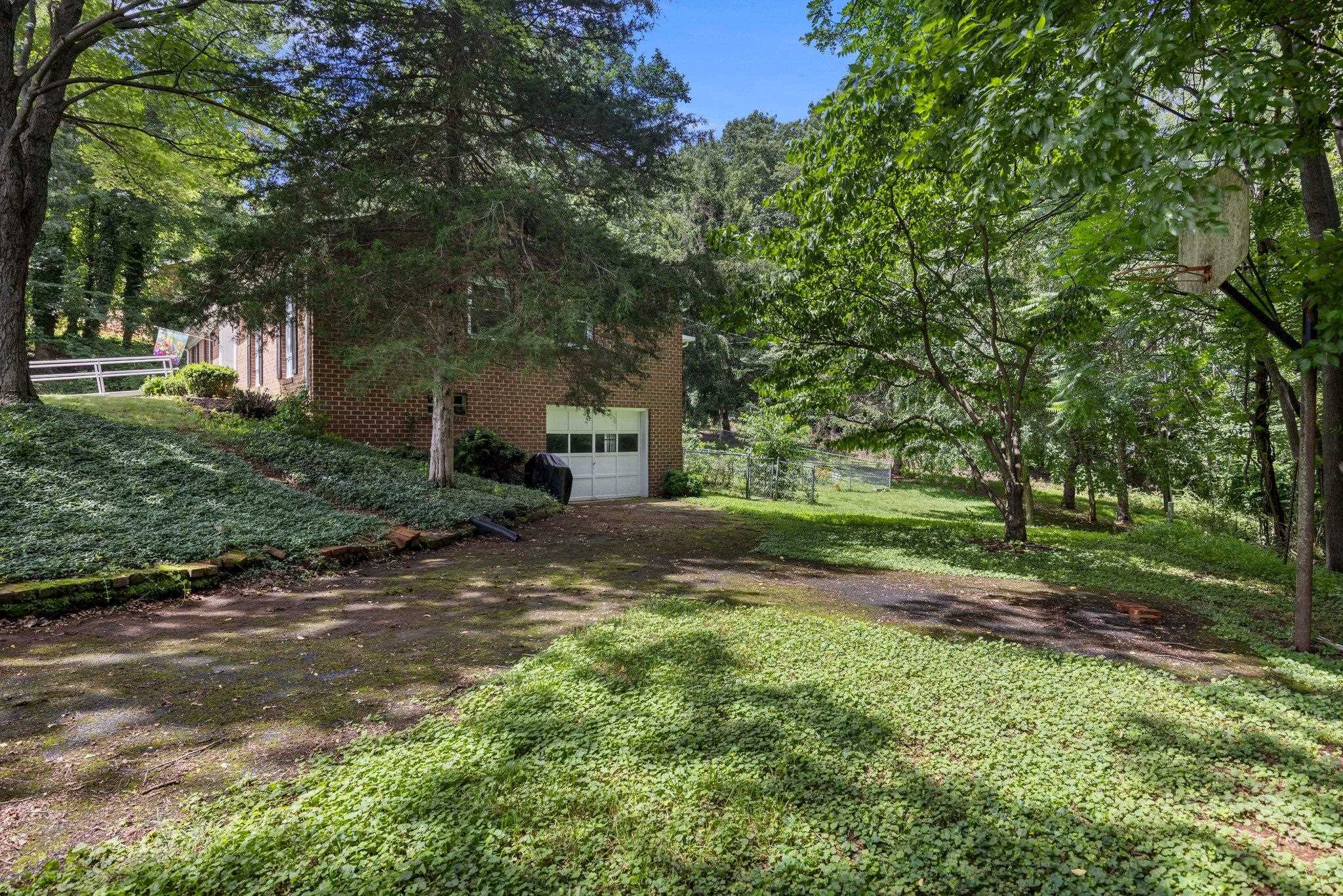 1233 PINEHURST RD, STAUNTON, Virginia 24401, 4 Bedrooms Bedrooms, ,3 BathroomsBathrooms,Residential,1233 PINEHURST RD,665957 MLS # 665957
