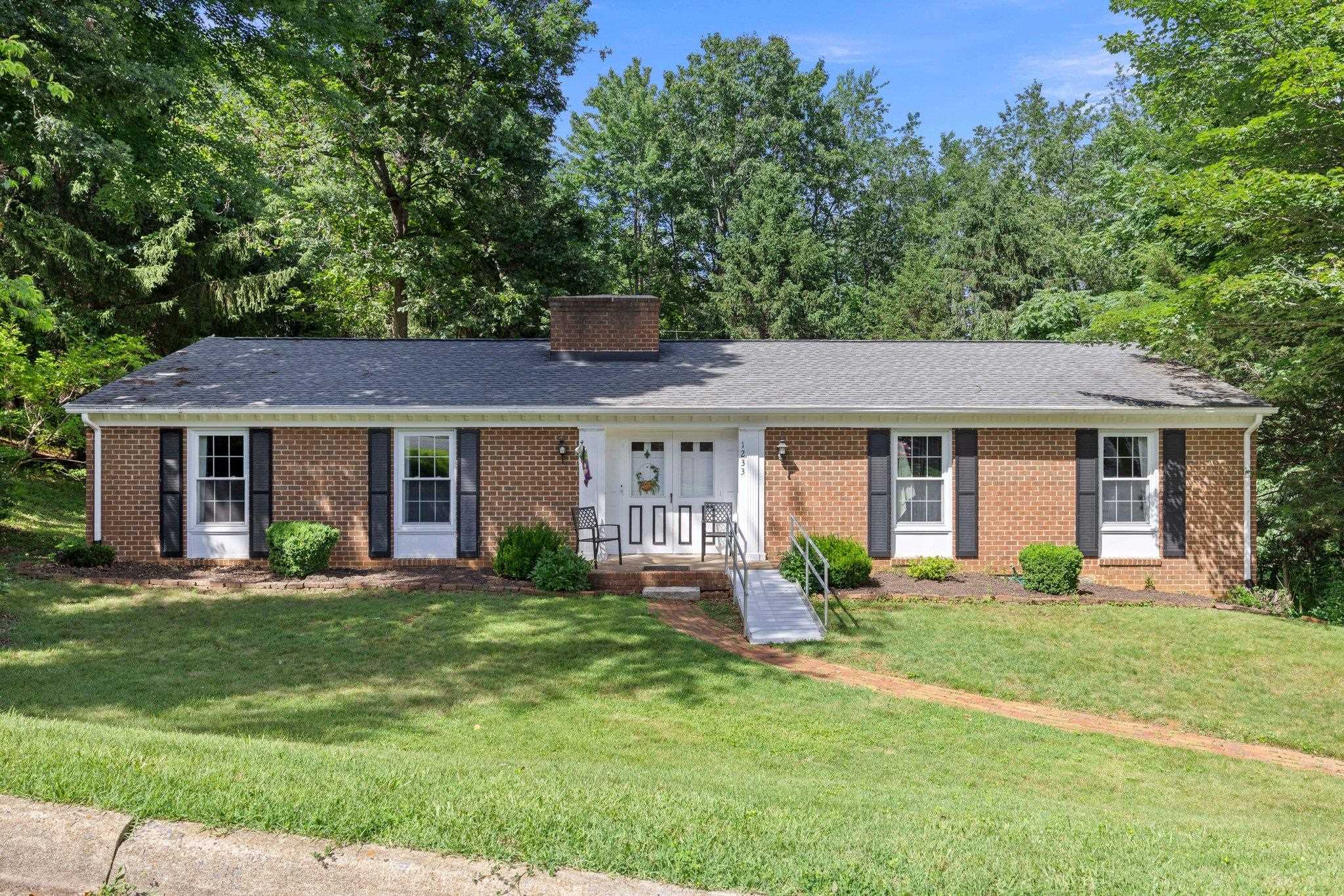 1233 PINEHURST RD, STAUNTON, Virginia 24401, 4 Bedrooms Bedrooms, ,3 BathroomsBathrooms,Residential,1233 PINEHURST RD,665957 MLS # 665957