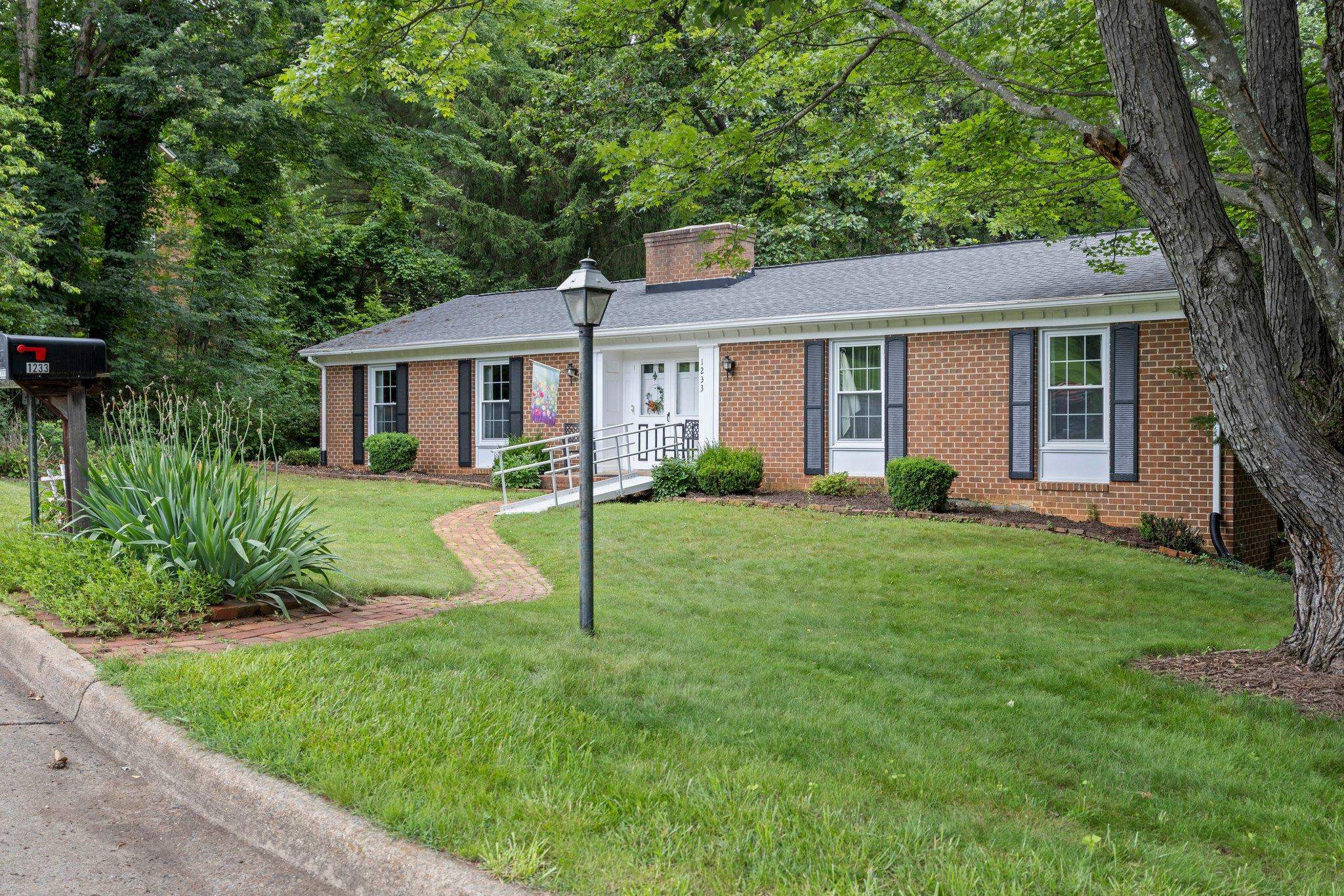 1233 PINEHURST RD, STAUNTON, Virginia 24401, 4 Bedrooms Bedrooms, ,3 BathroomsBathrooms,Residential,1233 PINEHURST RD,665957 MLS # 665957
