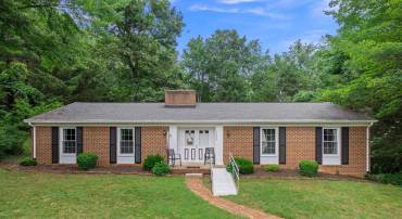 1233 PINEHURST RD, STAUNTON, Virginia 24401, 4 Bedrooms Bedrooms, ,3 BathroomsBathrooms,Residential,1233 PINEHURST RD,665957 MLS # 665957