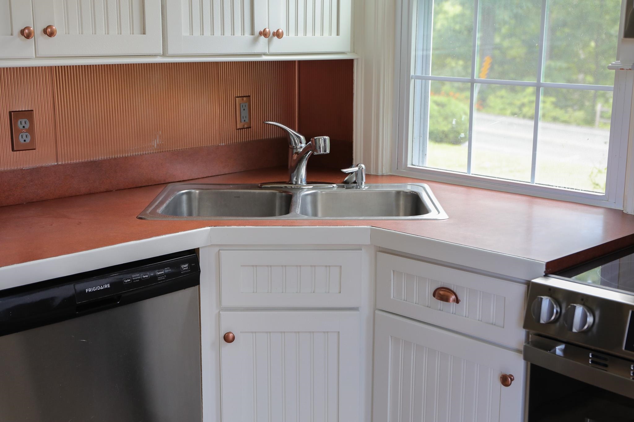 844 LYNDHURST RD, WAYNESBORO, Virginia 22980, 4 Bedrooms Bedrooms, ,1 BathroomBathrooms,Residential,844 LYNDHURST RD,665958 MLS # 665958