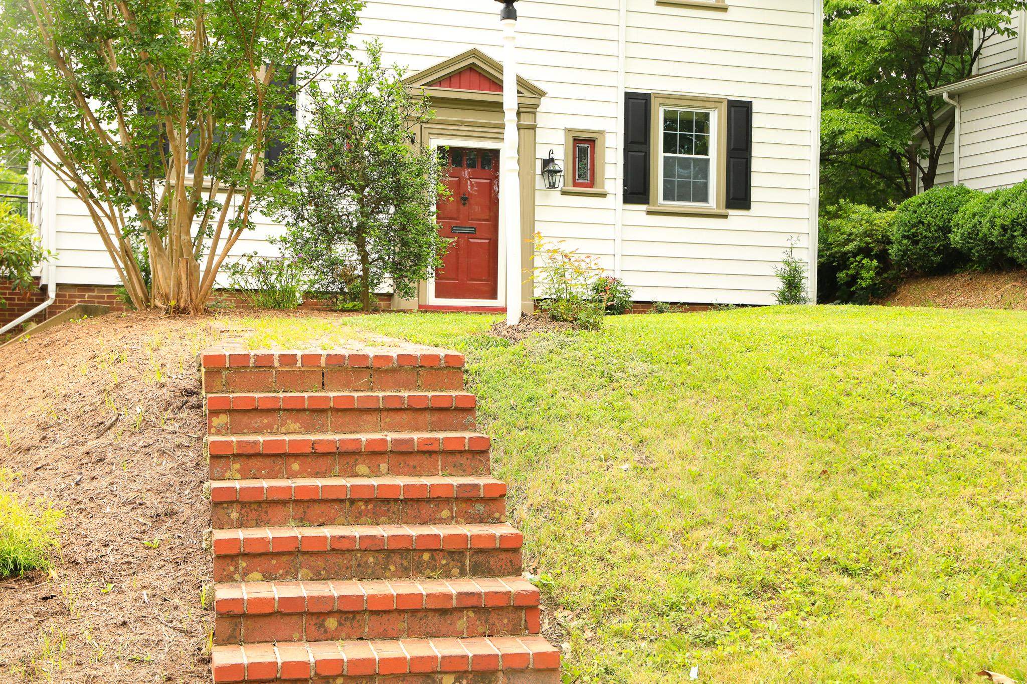 844 LYNDHURST RD, WAYNESBORO, Virginia 22980, 4 Bedrooms Bedrooms, ,1 BathroomBathrooms,Residential,844 LYNDHURST RD,665958 MLS # 665958