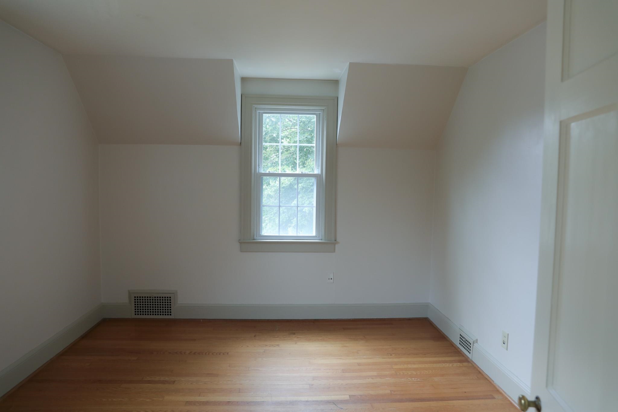 844 LYNDHURST RD, WAYNESBORO, Virginia 22980, 4 Bedrooms Bedrooms, ,1 BathroomBathrooms,Residential,844 LYNDHURST RD,665958 MLS # 665958