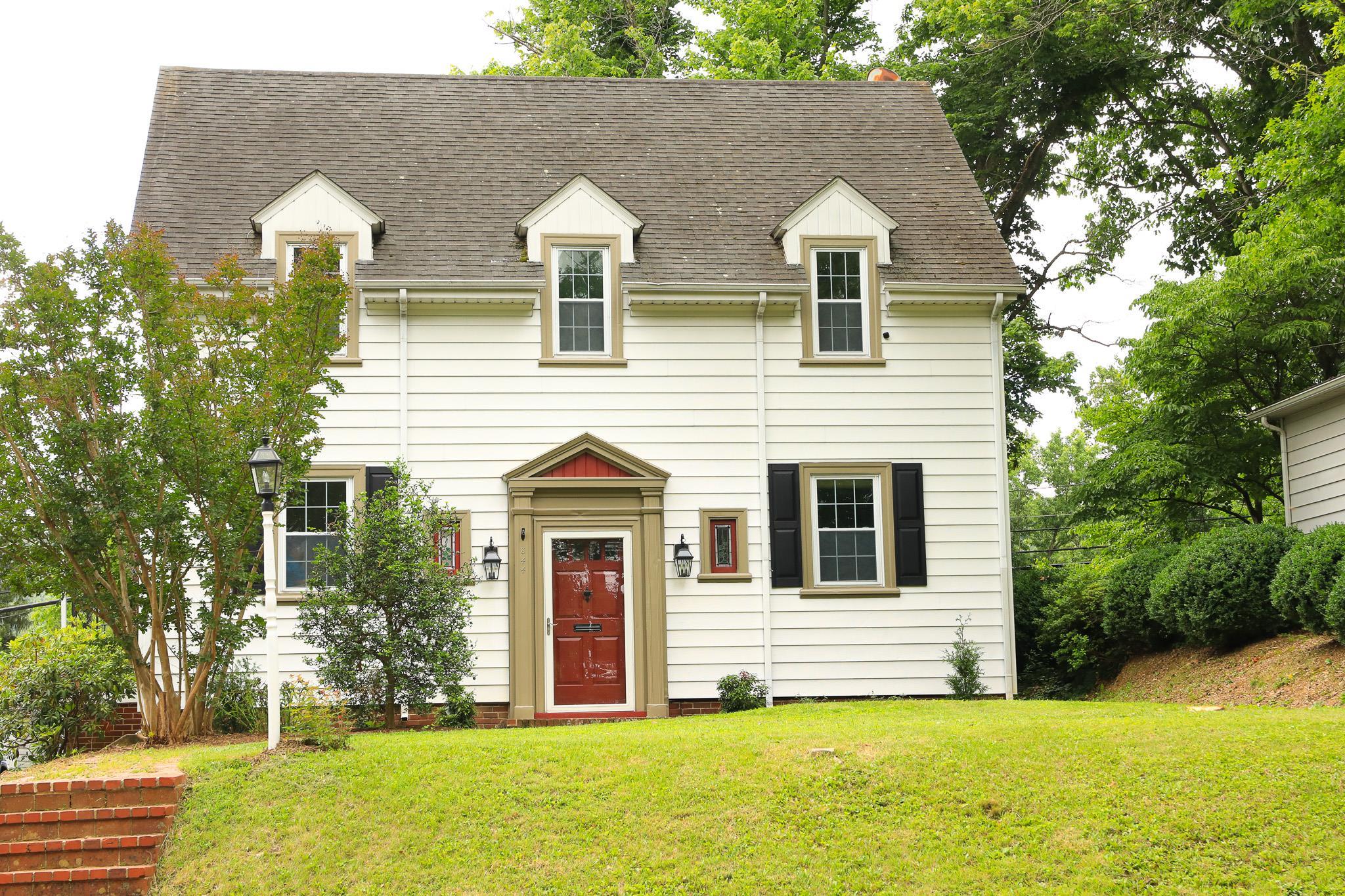 844 LYNDHURST RD, WAYNESBORO, Virginia 22980, 4 Bedrooms Bedrooms, ,1 BathroomBathrooms,Residential,844 LYNDHURST RD,665958 MLS # 665958