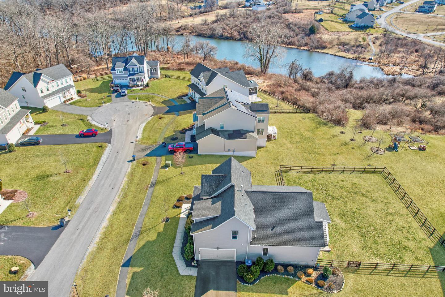 18140 RIDGEWOOD PL, ROUND HILL, Virginia 20141, 5 Bedrooms Bedrooms, 9 Rooms Rooms,4 BathroomsBathrooms,Residential,For sale,18140 RIDGEWOOD PL,VALO2099964 MLS # VALO2099964