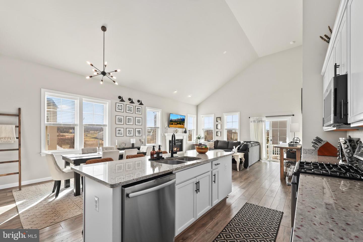 18140 RIDGEWOOD PL, ROUND HILL, Virginia 20141, 5 Bedrooms Bedrooms, 9 Rooms Rooms,4 BathroomsBathrooms,Residential,For sale,18140 RIDGEWOOD PL,VALO2099964 MLS # VALO2099964