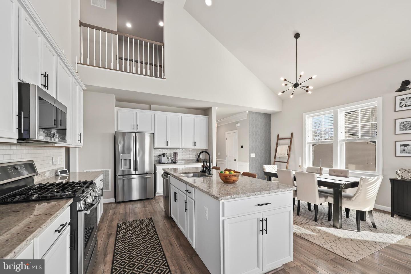 18140 RIDGEWOOD PL, ROUND HILL, Virginia 20141, 5 Bedrooms Bedrooms, 9 Rooms Rooms,4 BathroomsBathrooms,Residential,For sale,18140 RIDGEWOOD PL,VALO2099964 MLS # VALO2099964