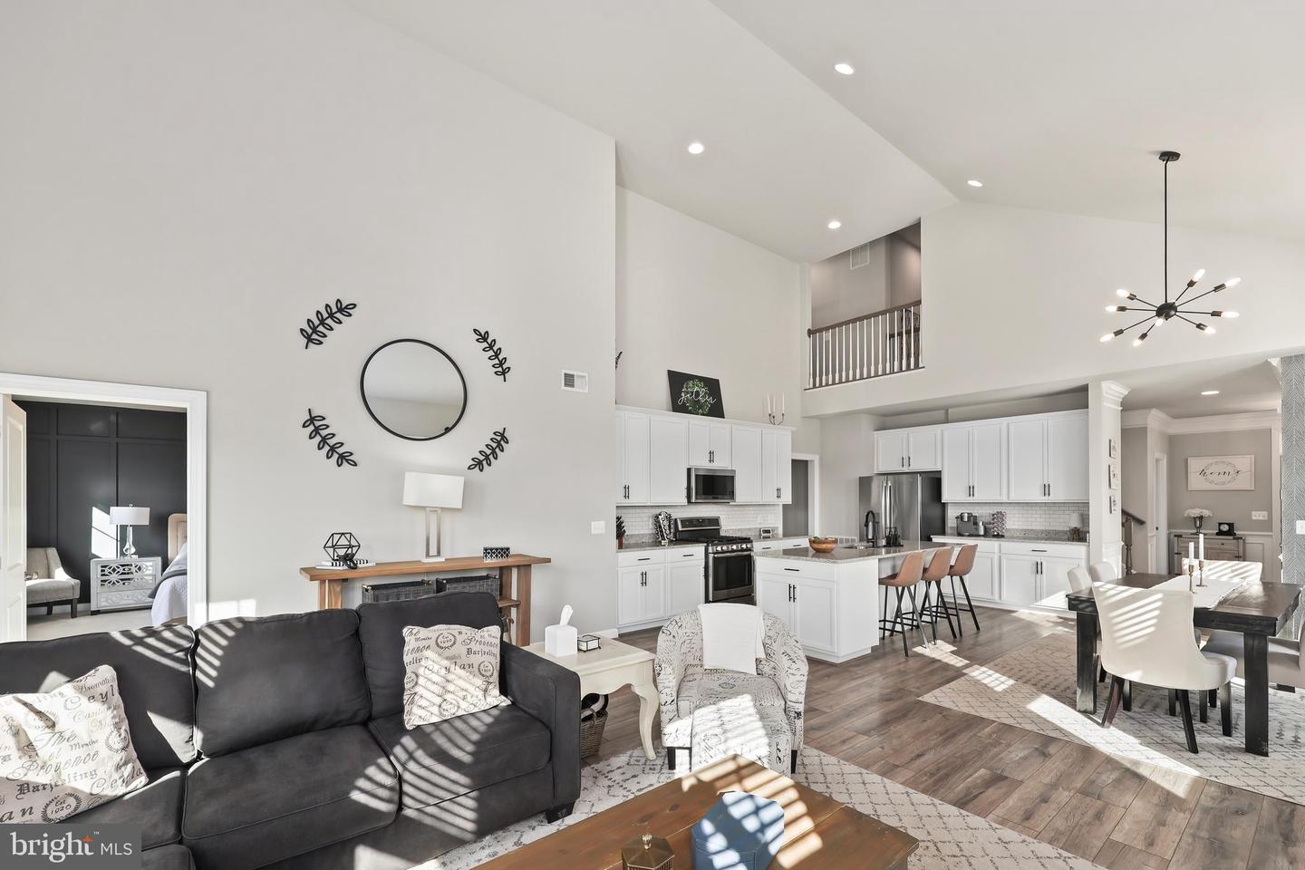 18140 RIDGEWOOD PL, ROUND HILL, Virginia 20141, 5 Bedrooms Bedrooms, 9 Rooms Rooms,4 BathroomsBathrooms,Residential,For sale,18140 RIDGEWOOD PL,VALO2099964 MLS # VALO2099964