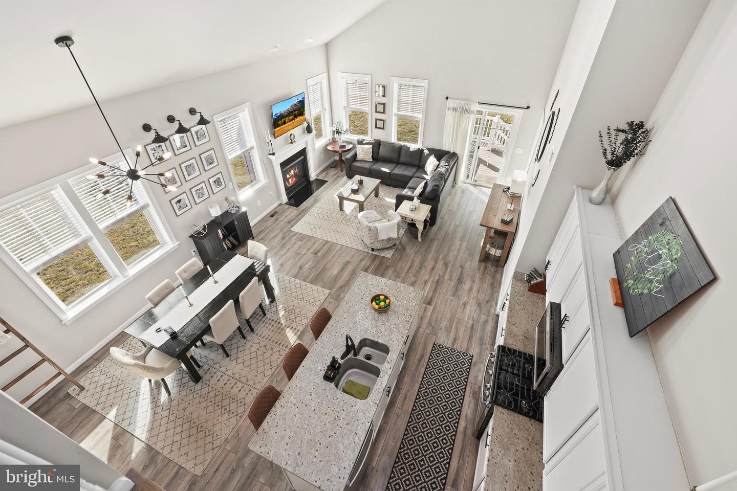18140 RIDGEWOOD PL, ROUND HILL, Virginia 20141, 5 Bedrooms Bedrooms, 9 Rooms Rooms,4 BathroomsBathrooms,Residential,For sale,18140 RIDGEWOOD PL,VALO2099964 MLS # VALO2099964