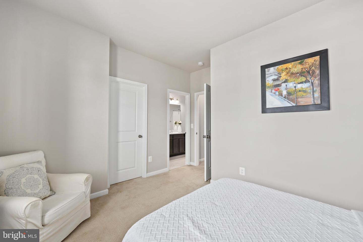 18140 RIDGEWOOD PL, ROUND HILL, Virginia 20141, 5 Bedrooms Bedrooms, 9 Rooms Rooms,4 BathroomsBathrooms,Residential,For sale,18140 RIDGEWOOD PL,VALO2099964 MLS # VALO2099964