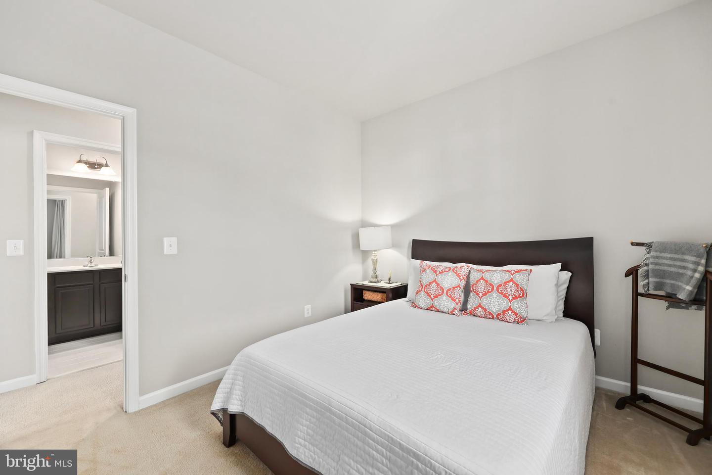 18140 RIDGEWOOD PL, ROUND HILL, Virginia 20141, 5 Bedrooms Bedrooms, 9 Rooms Rooms,4 BathroomsBathrooms,Residential,For sale,18140 RIDGEWOOD PL,VALO2099964 MLS # VALO2099964