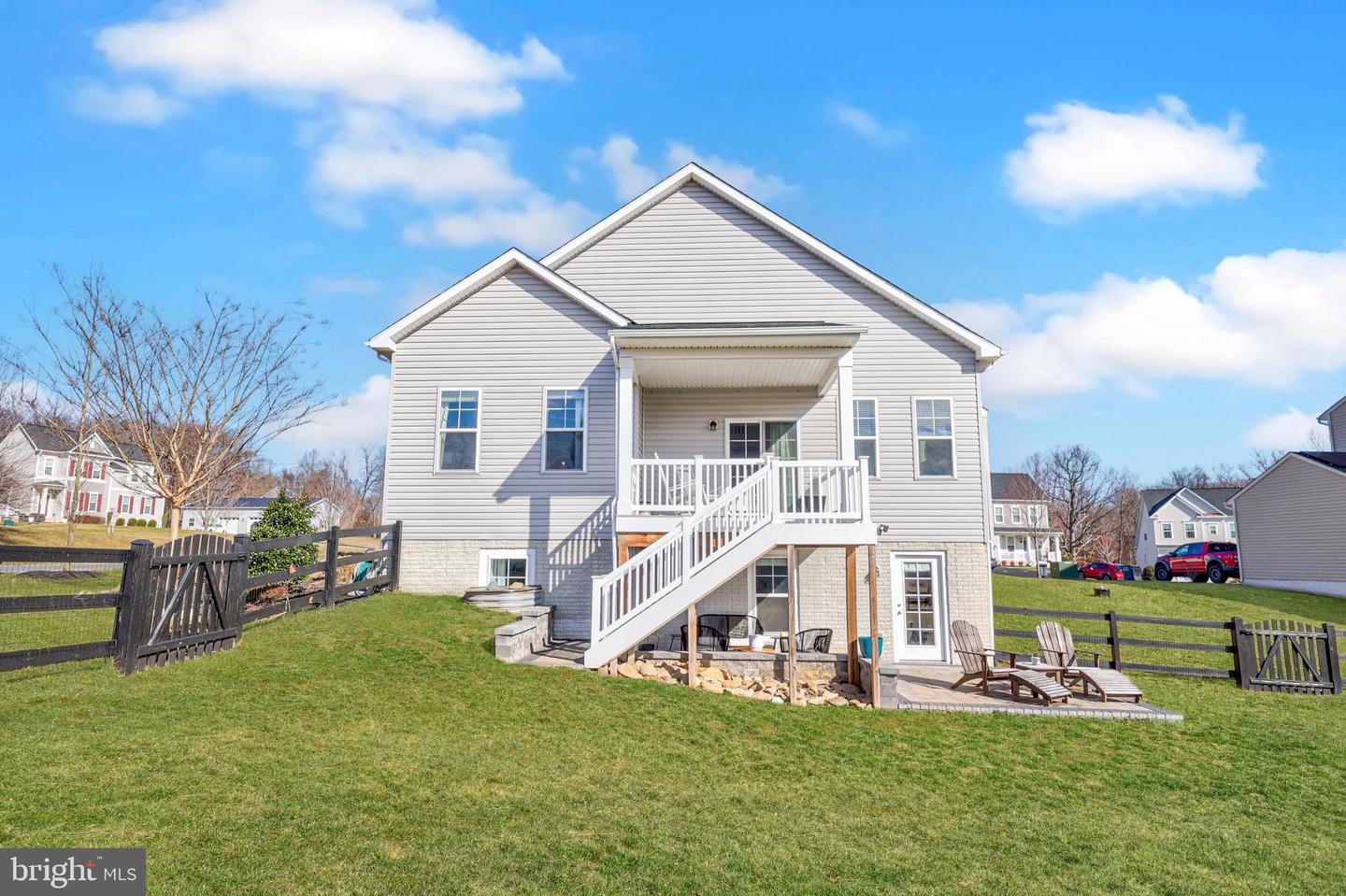 18140 RIDGEWOOD PL, ROUND HILL, Virginia 20141, 5 Bedrooms Bedrooms, 9 Rooms Rooms,4 BathroomsBathrooms,Residential,For sale,18140 RIDGEWOOD PL,VALO2099964 MLS # VALO2099964