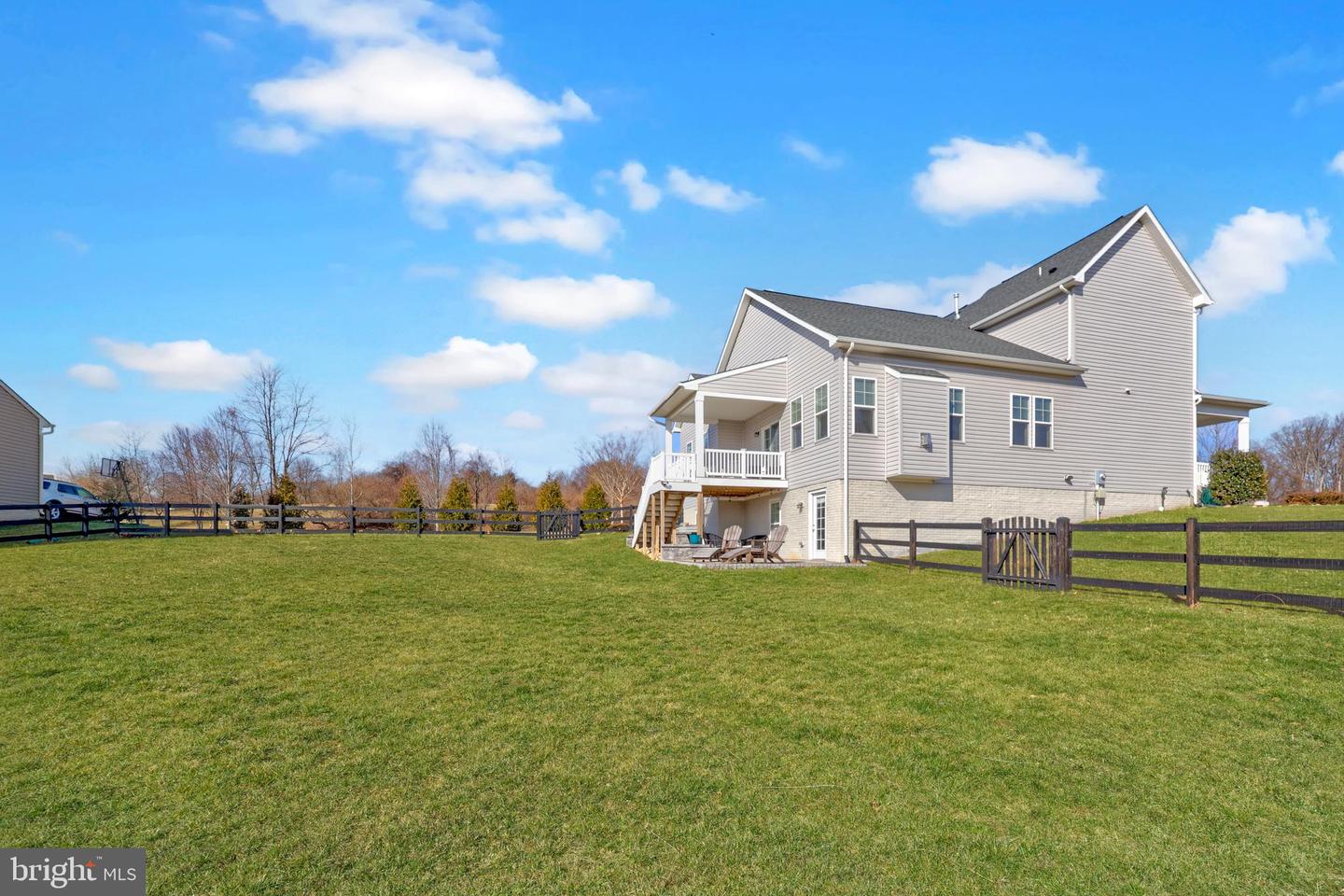 18140 RIDGEWOOD PL, ROUND HILL, Virginia 20141, 5 Bedrooms Bedrooms, 9 Rooms Rooms,4 BathroomsBathrooms,Residential,For sale,18140 RIDGEWOOD PL,VALO2099964 MLS # VALO2099964