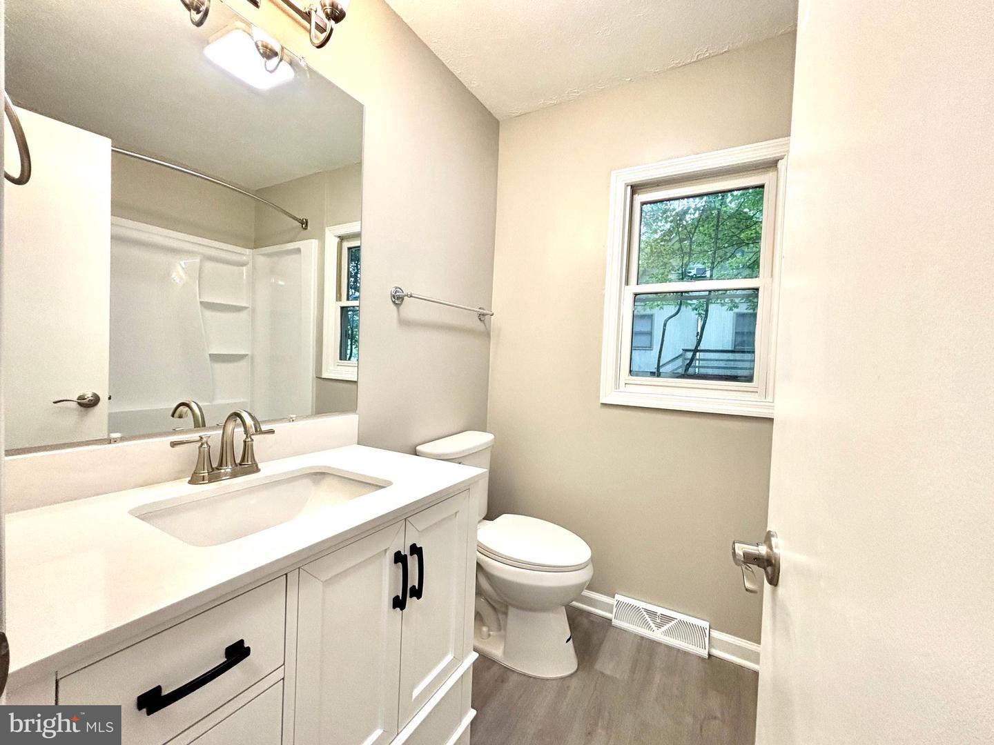 1078 LAKEVIEW DR, CROSS JUNCTION, Virginia 22625, 4 Bedrooms Bedrooms, ,2 BathroomsBathrooms,Residential,For sale,1078 LAKEVIEW DR,VAFV2034996 MLS # VAFV2034996