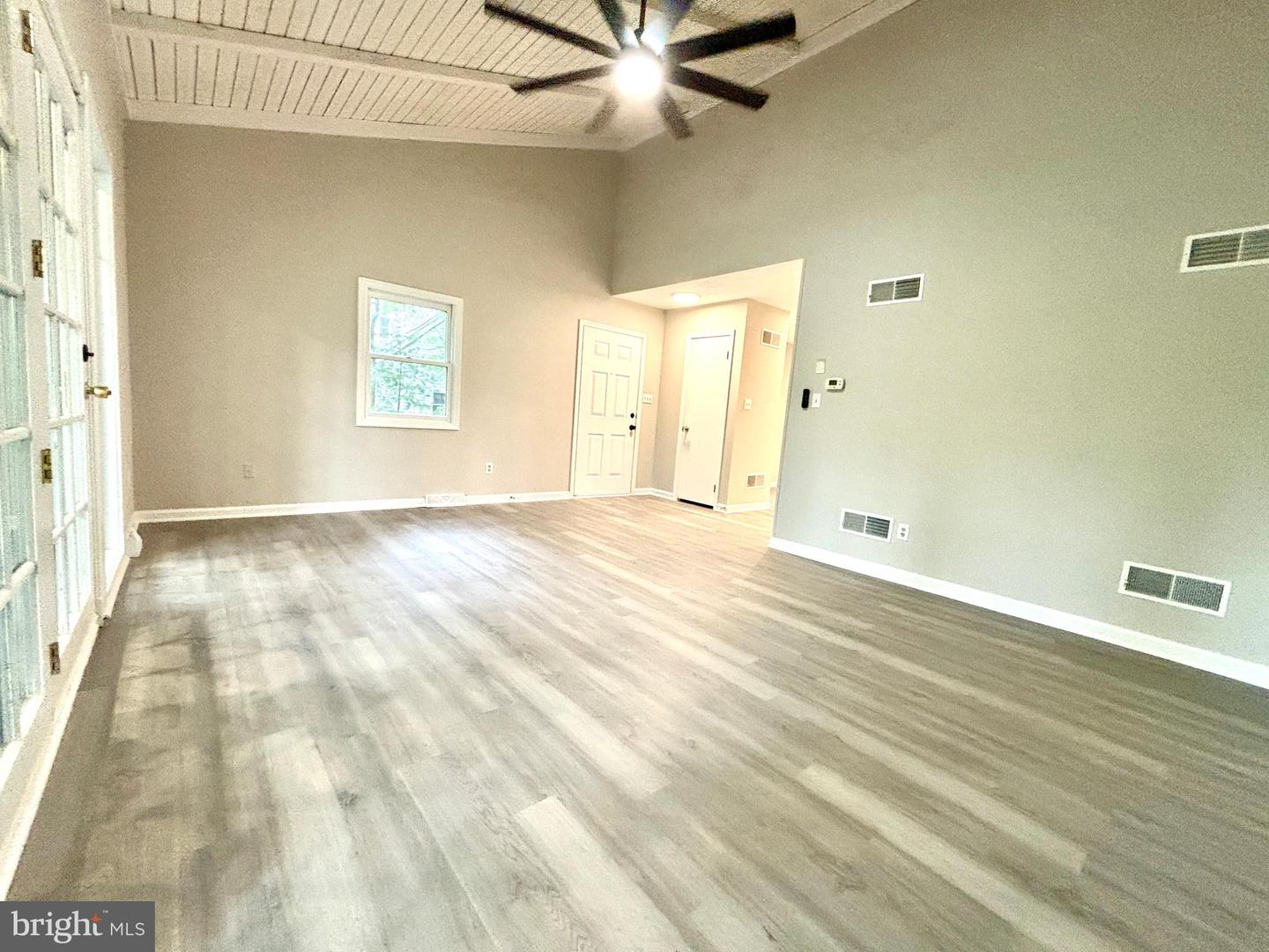 1078 LAKEVIEW DR, CROSS JUNCTION, Virginia 22625, 4 Bedrooms Bedrooms, ,2 BathroomsBathrooms,Residential,For sale,1078 LAKEVIEW DR,VAFV2034996 MLS # VAFV2034996