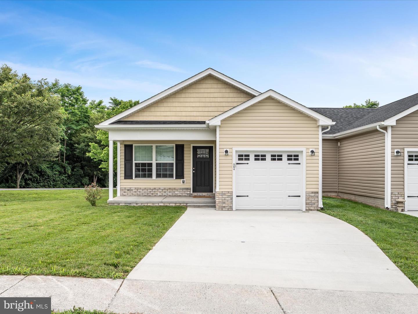 564 GREAT OAK CT, WOODSTOCK, Virginia 22664, 3 Bedrooms Bedrooms, ,2 BathroomsBathrooms,Residential,For sale,564 GREAT OAK CT,VASH2011752 MLS # VASH2011752