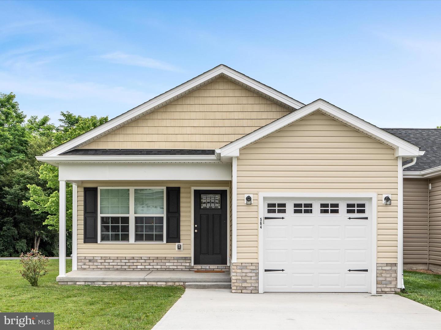 564 GREAT OAK CT, WOODSTOCK, Virginia 22664, 3 Bedrooms Bedrooms, ,2 BathroomsBathrooms,Residential,For sale,564 GREAT OAK CT,VASH2011752 MLS # VASH2011752