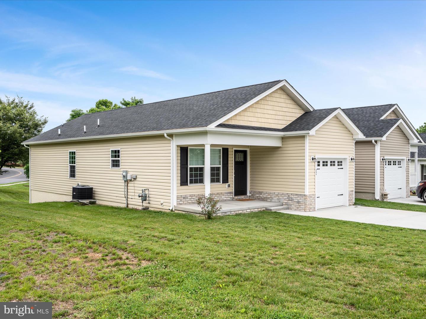 564 GREAT OAK CT, WOODSTOCK, Virginia 22664, 3 Bedrooms Bedrooms, ,2 BathroomsBathrooms,Residential,For sale,564 GREAT OAK CT,VASH2011752 MLS # VASH2011752