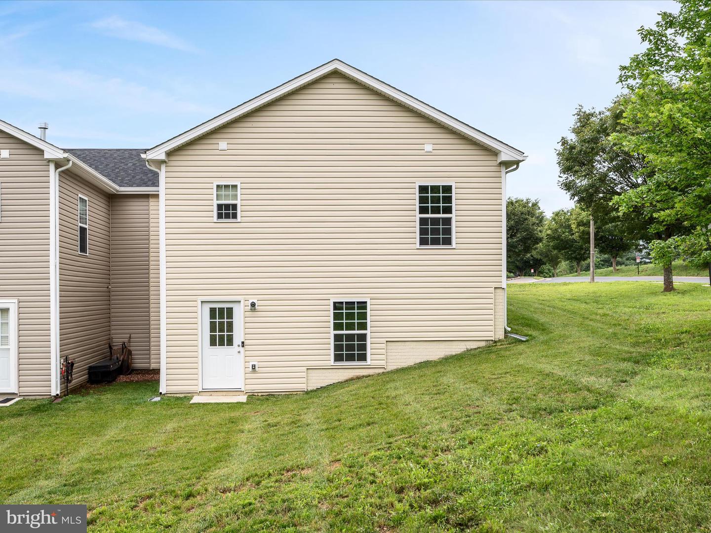 564 GREAT OAK CT, WOODSTOCK, Virginia 22664, 3 Bedrooms Bedrooms, ,2 BathroomsBathrooms,Residential,For sale,564 GREAT OAK CT,VASH2011752 MLS # VASH2011752