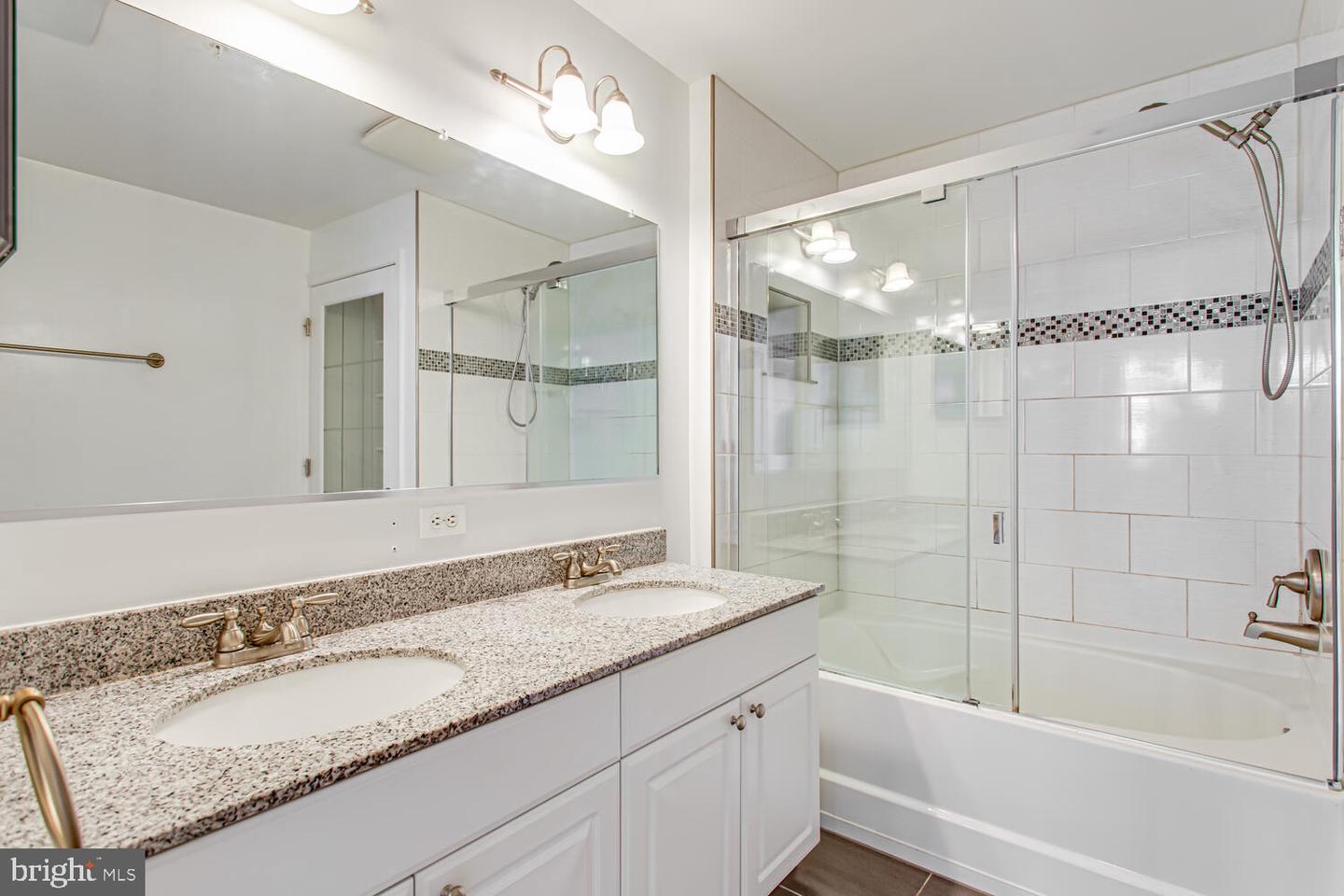 3650 S GLEBE RD #239, ARLINGTON, Virginia 22202, 2 Bedrooms Bedrooms, ,2 BathroomsBathrooms,Residential,For sale,3650 S GLEBE RD #239,VAAR2059548 MLS # VAAR2059548