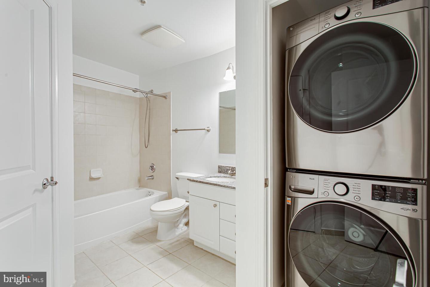 3650 S GLEBE RD #239, ARLINGTON, Virginia 22202, 2 Bedrooms Bedrooms, ,2 BathroomsBathrooms,Residential,For sale,3650 S GLEBE RD #239,VAAR2059548 MLS # VAAR2059548