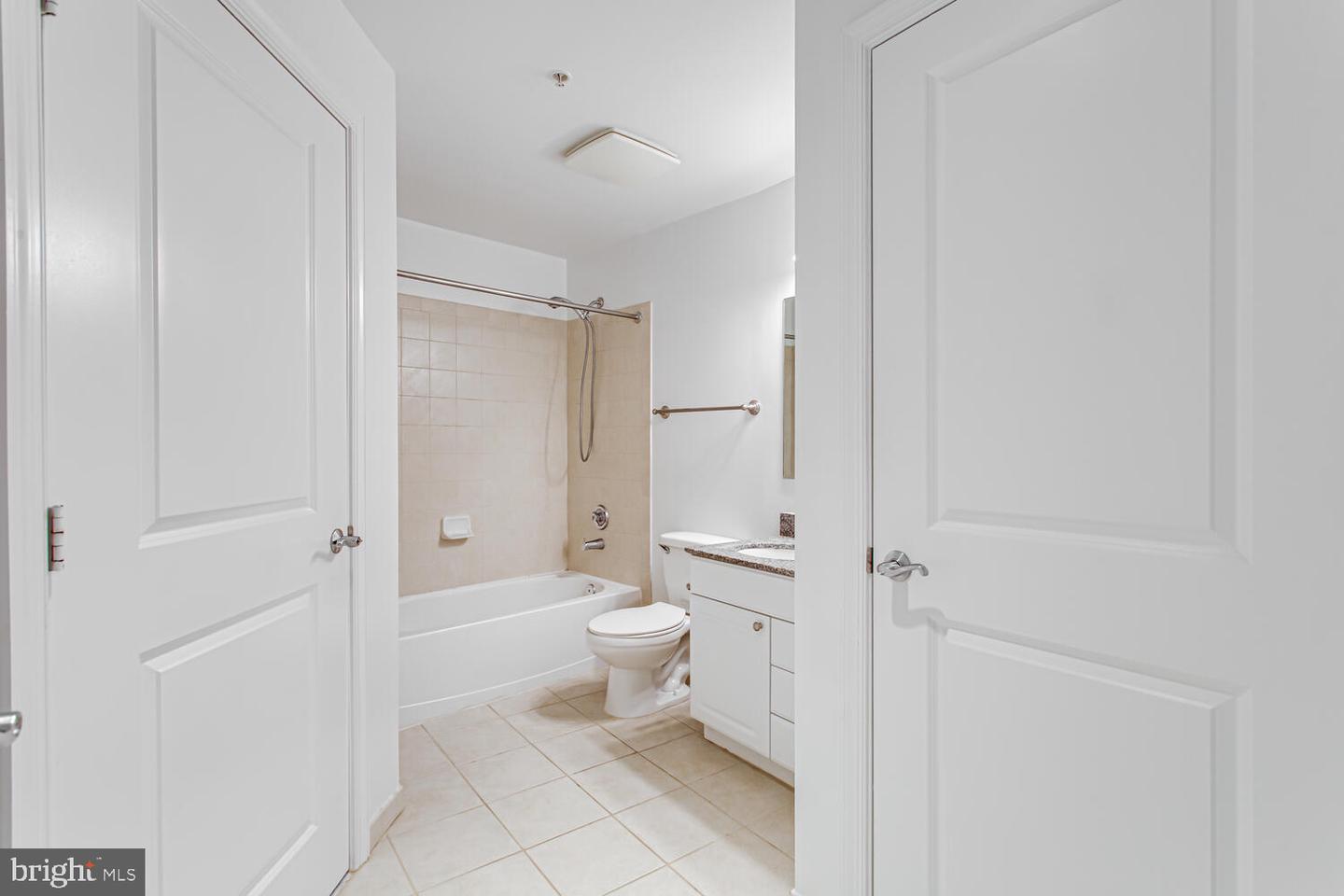 3650 S GLEBE RD #239, ARLINGTON, Virginia 22202, 2 Bedrooms Bedrooms, ,2 BathroomsBathrooms,Residential,For sale,3650 S GLEBE RD #239,VAAR2059548 MLS # VAAR2059548