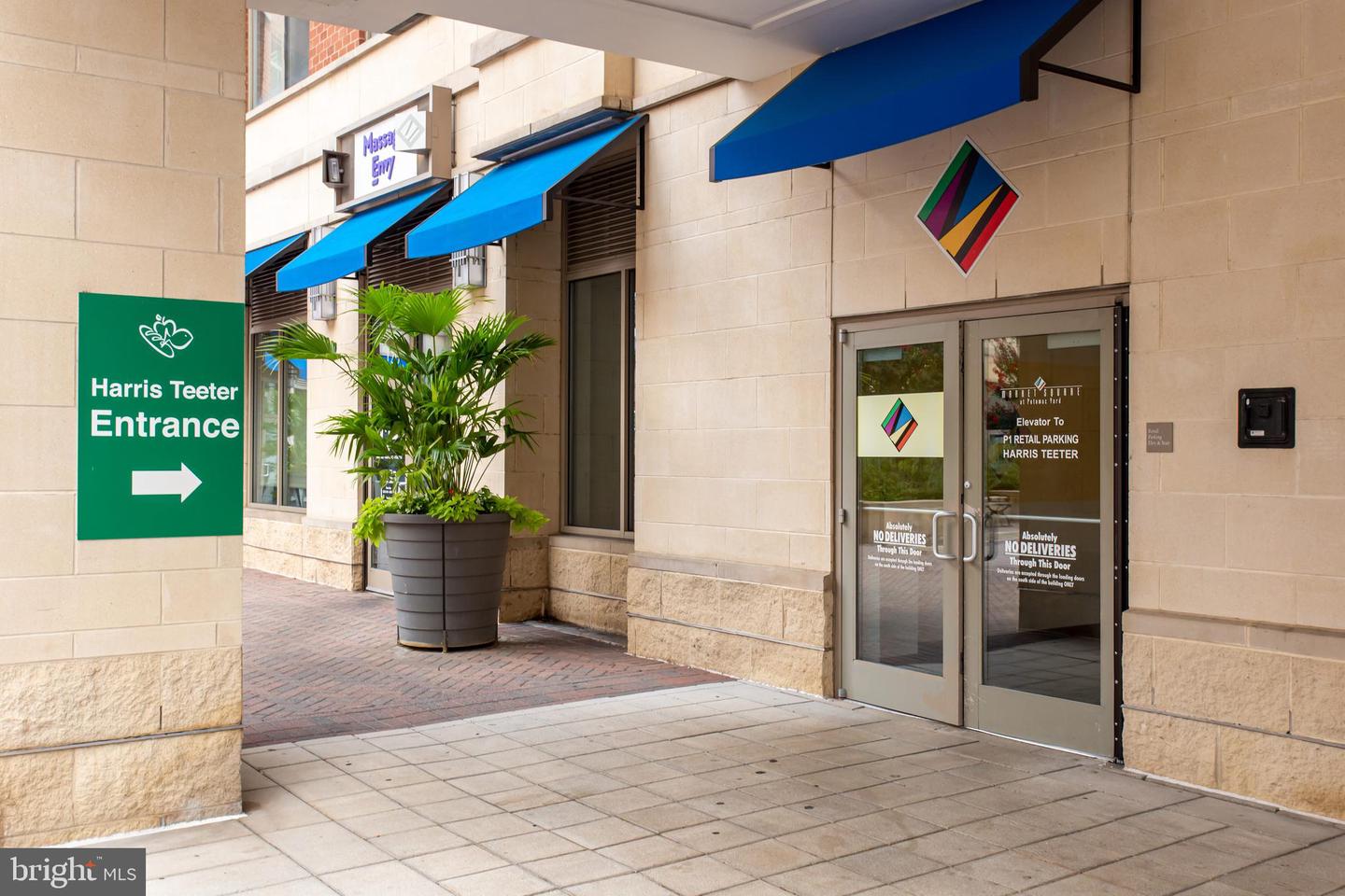 3650 S GLEBE RD #239, ARLINGTON, Virginia 22202, 2 Bedrooms Bedrooms, ,2 BathroomsBathrooms,Residential,For sale,3650 S GLEBE RD #239,VAAR2059548 MLS # VAAR2059548