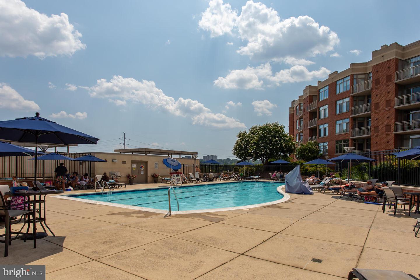 3650 S GLEBE RD #239, ARLINGTON, Virginia 22202, 2 Bedrooms Bedrooms, ,2 BathroomsBathrooms,Residential,For sale,3650 S GLEBE RD #239,VAAR2059548 MLS # VAAR2059548