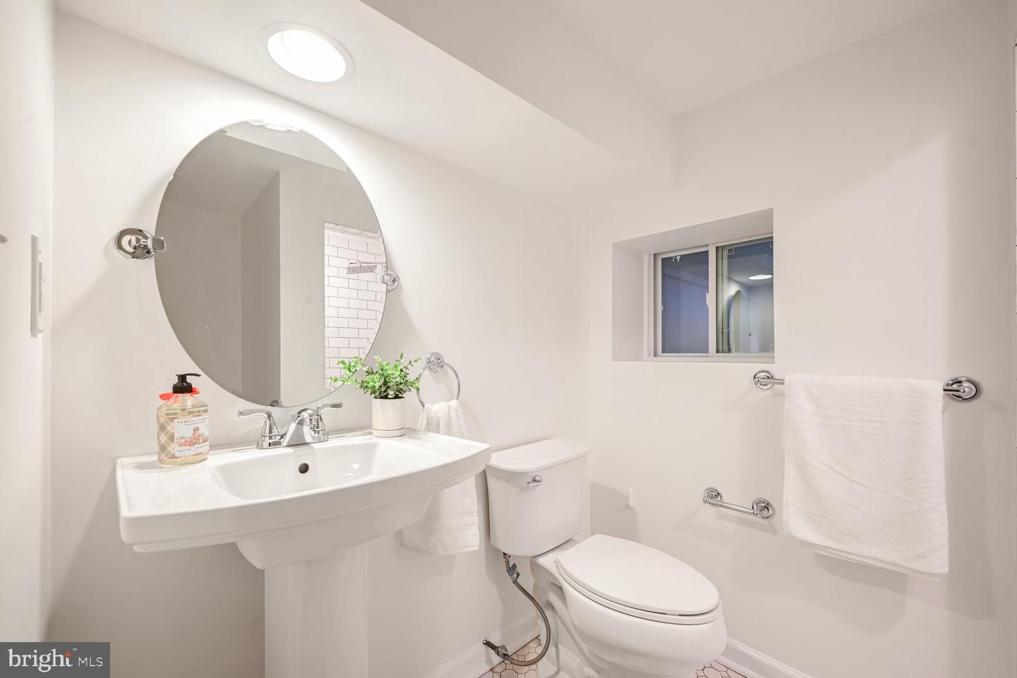 1264 OWEN PL NE, WASHINGTON, District Of Columbia 20002, 3 Bedrooms Bedrooms, ,2 BathroomsBathrooms,Residential,For sale,1264 OWEN PL NE,DCDC2206770 MLS # DCDC2206770