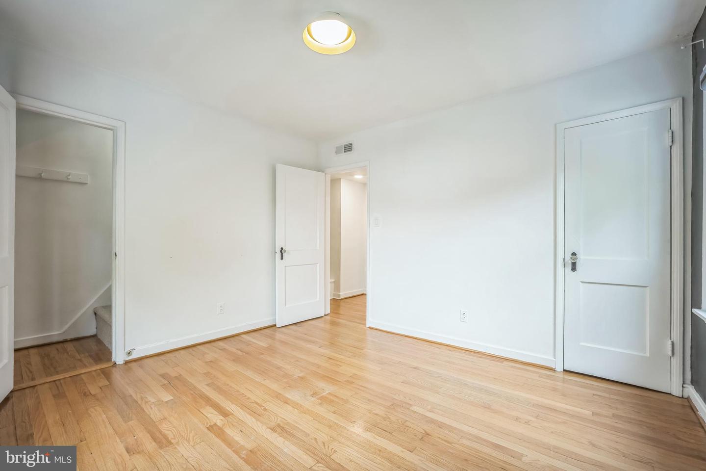 304 S VEITCH ST, ARLINGTON, Virginia 22204, 2 Bedrooms Bedrooms, ,2 BathroomsBathrooms,Residential,For sale,304 S VEITCH ST,VAAR2059578 MLS # VAAR2059578