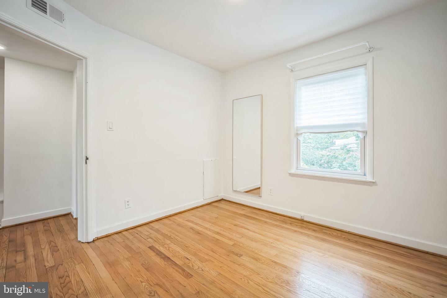 304 S VEITCH ST, ARLINGTON, Virginia 22204, 2 Bedrooms Bedrooms, ,2 BathroomsBathrooms,Residential,For sale,304 S VEITCH ST,VAAR2059578 MLS # VAAR2059578