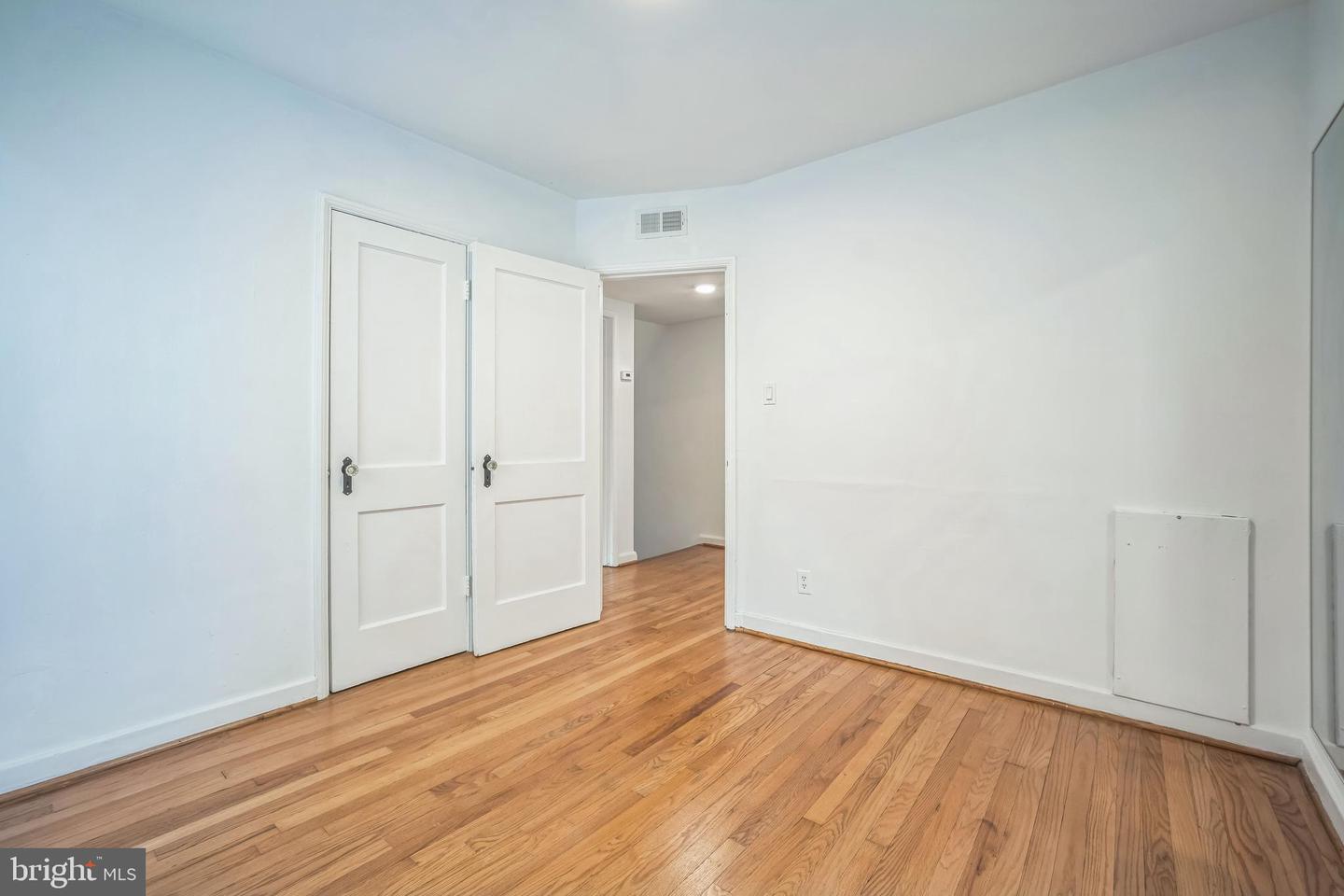 304 S VEITCH ST, ARLINGTON, Virginia 22204, 2 Bedrooms Bedrooms, ,2 BathroomsBathrooms,Residential,For sale,304 S VEITCH ST,VAAR2059578 MLS # VAAR2059578