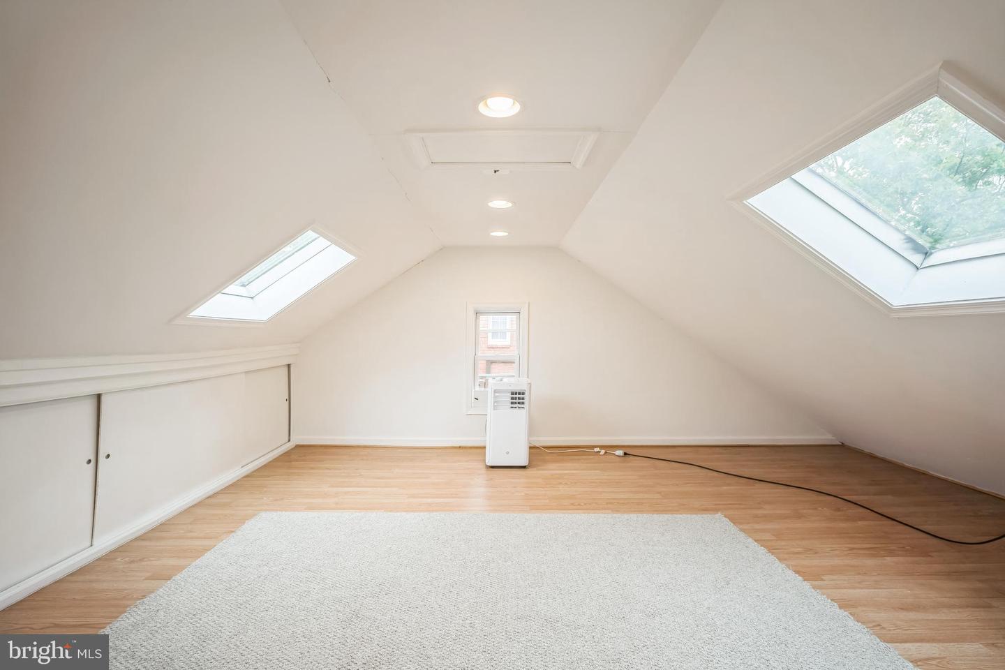 304 S VEITCH ST, ARLINGTON, Virginia 22204, 2 Bedrooms Bedrooms, ,2 BathroomsBathrooms,Residential,For sale,304 S VEITCH ST,VAAR2059578 MLS # VAAR2059578
